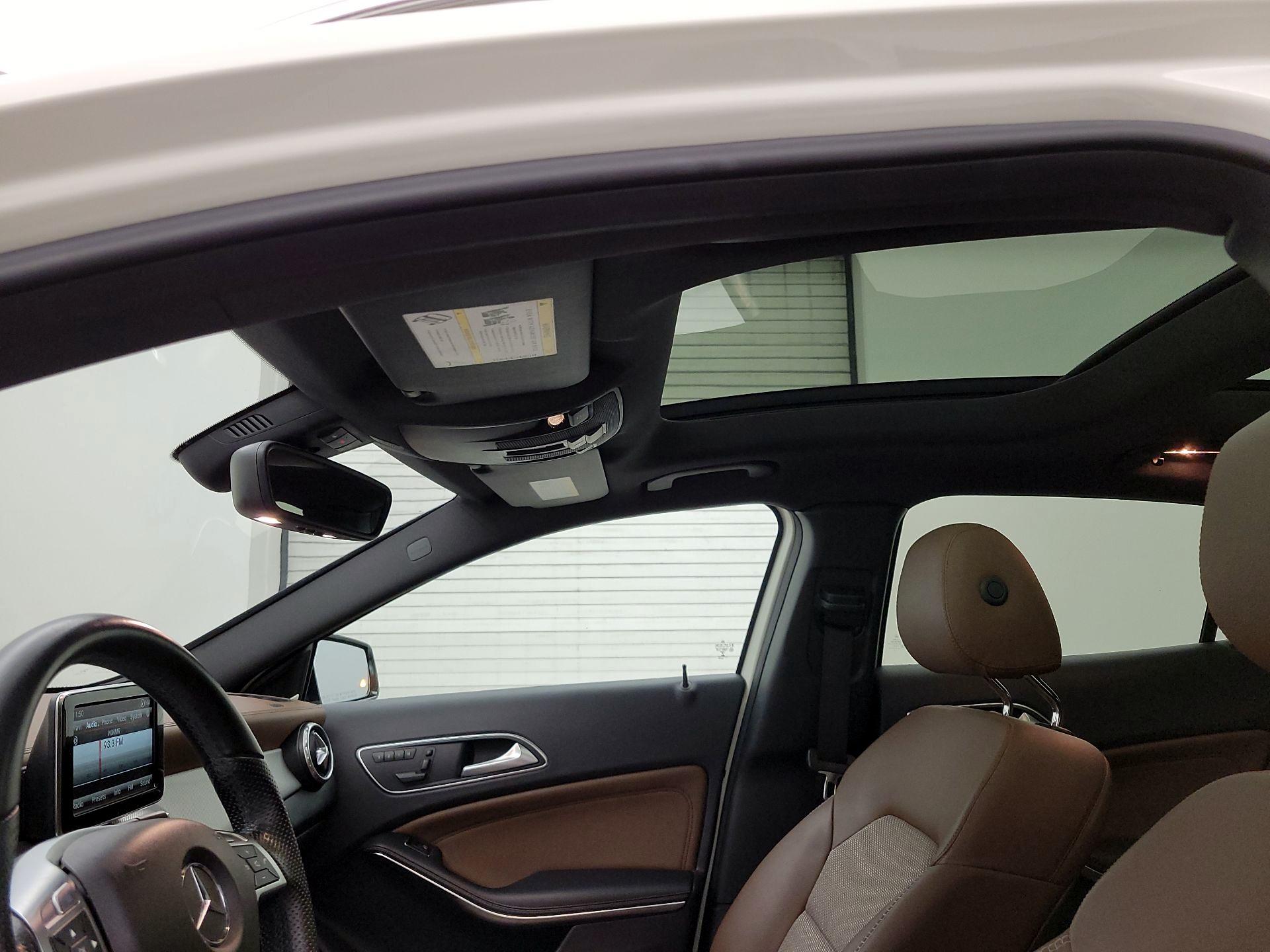 Thumbnail: 2015 Mercedes-Benz GLA - 19