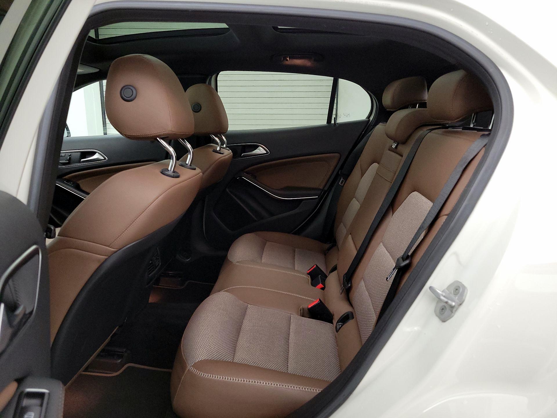 Thumbnail: 2015 Mercedes-Benz GLA - 20