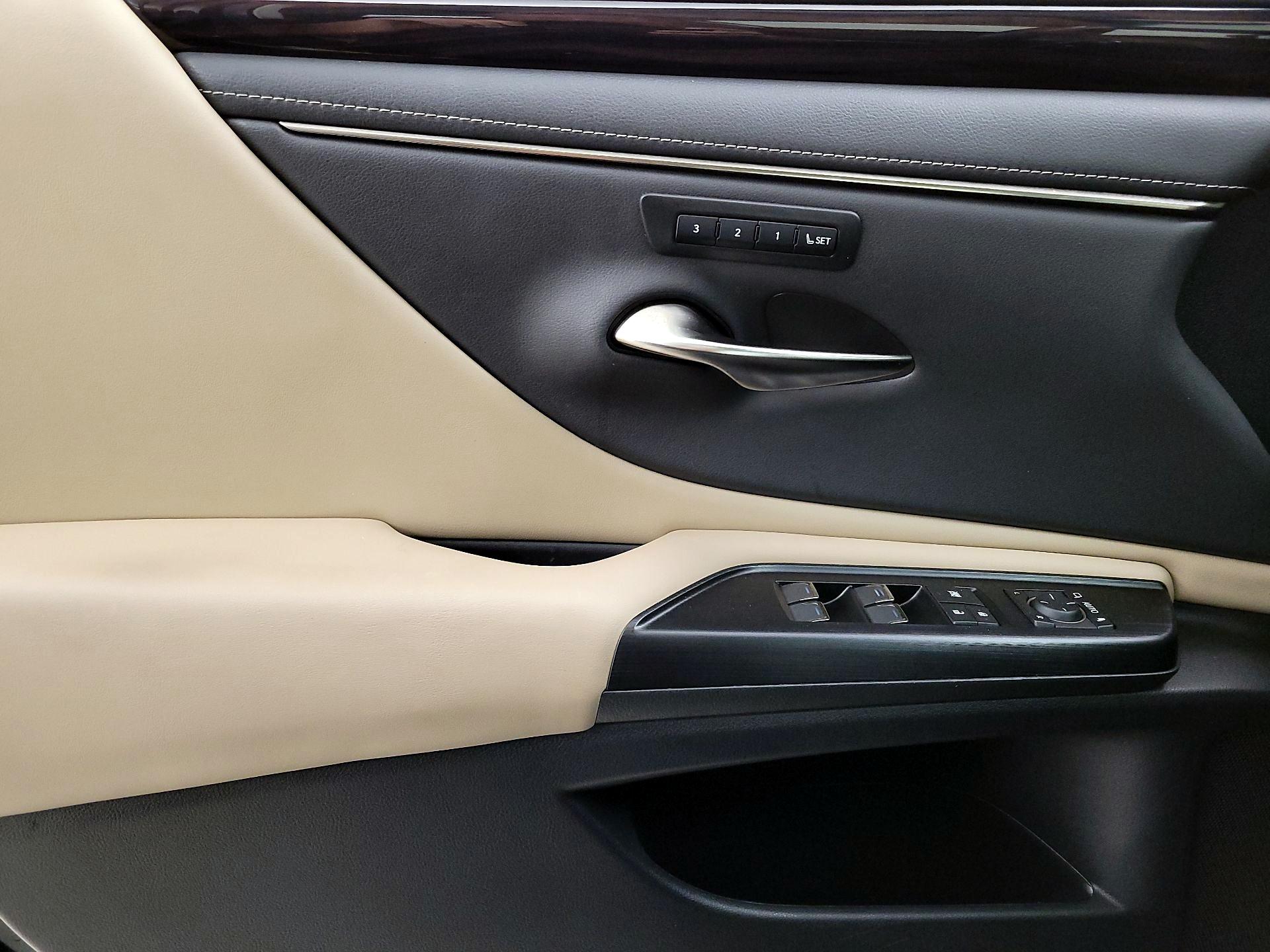 Thumbnail: 2021 Lexus ES - 12