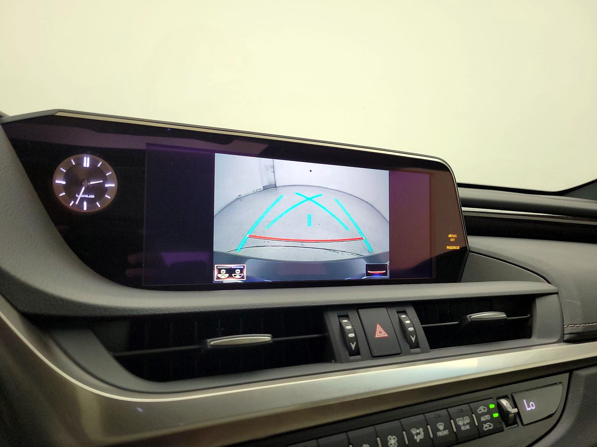 Thumbnail: 2021 Lexus ES - 15
