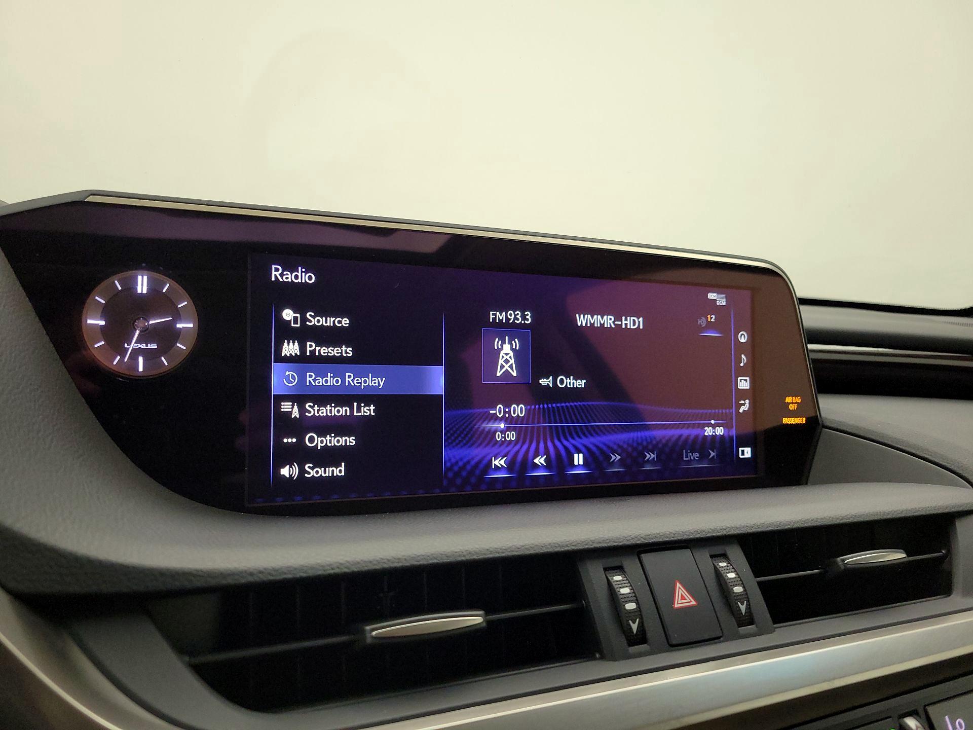 Thumbnail: 2021 Lexus ES - 16