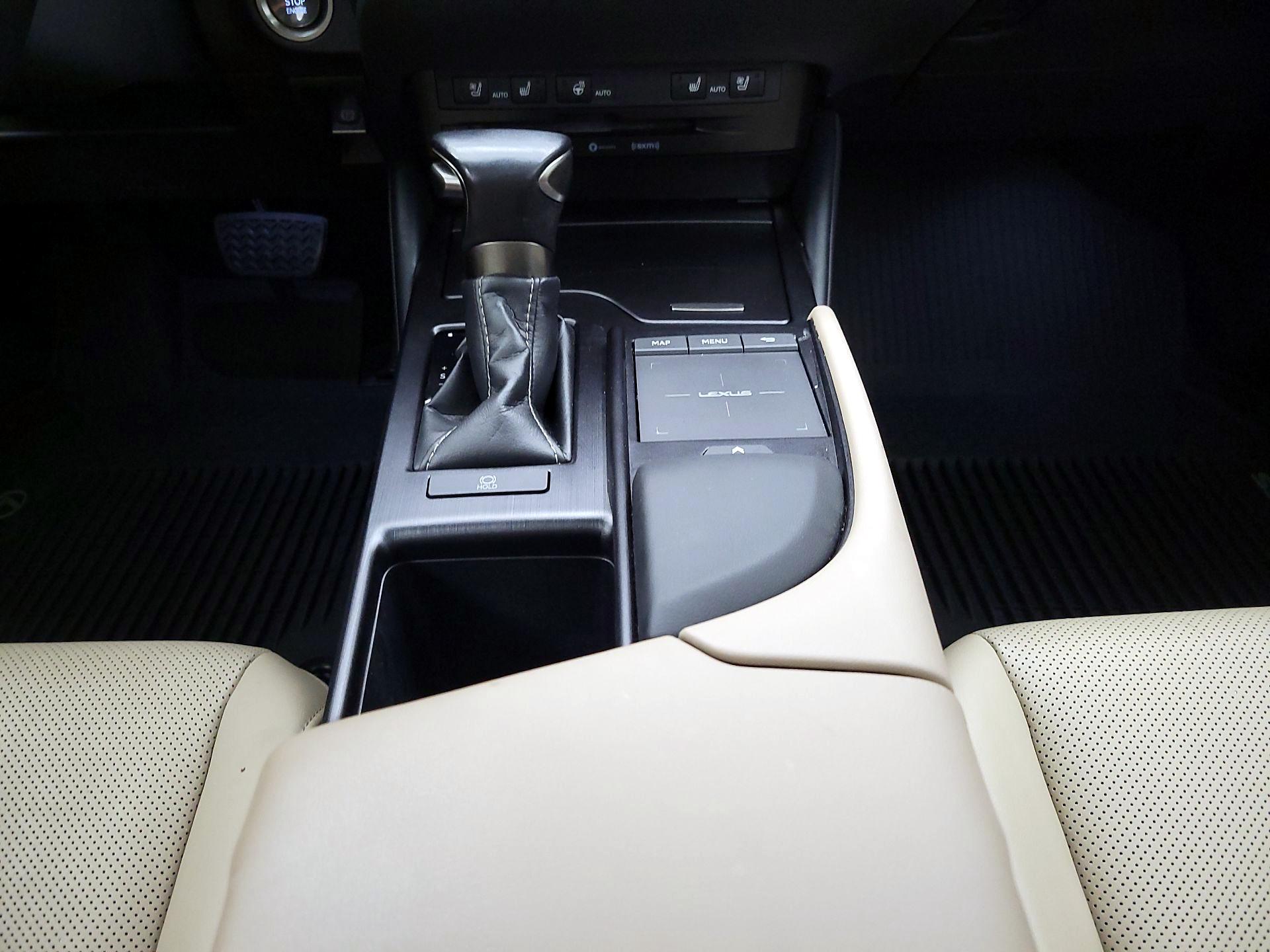 Thumbnail: 2021 Lexus ES - 18