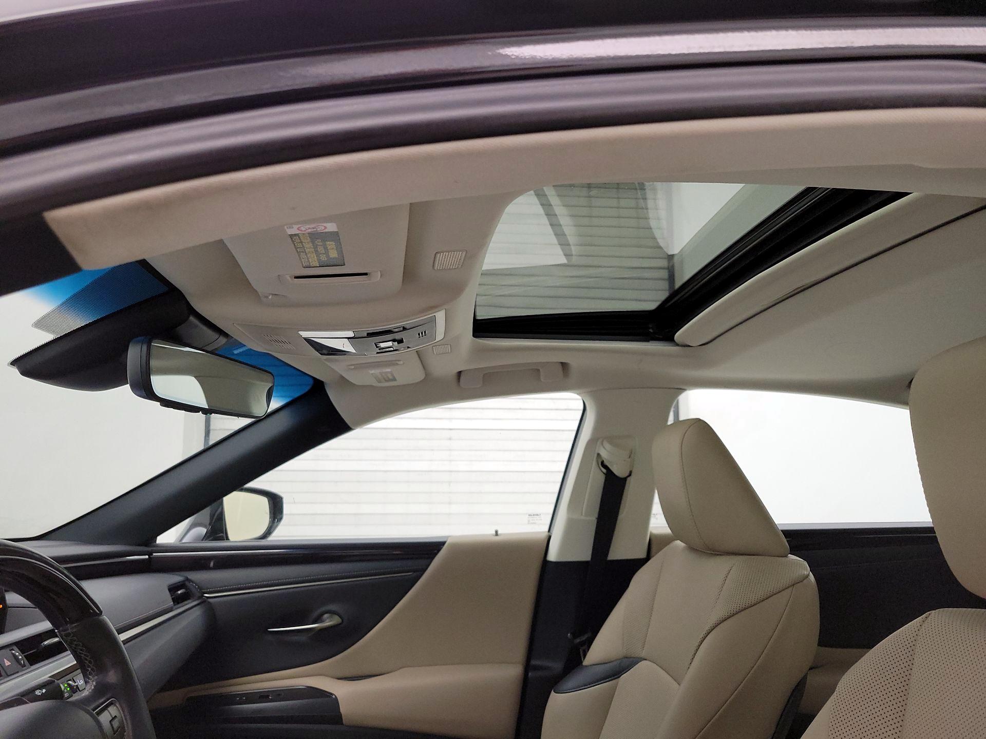 Thumbnail: 2021 Lexus ES - 20