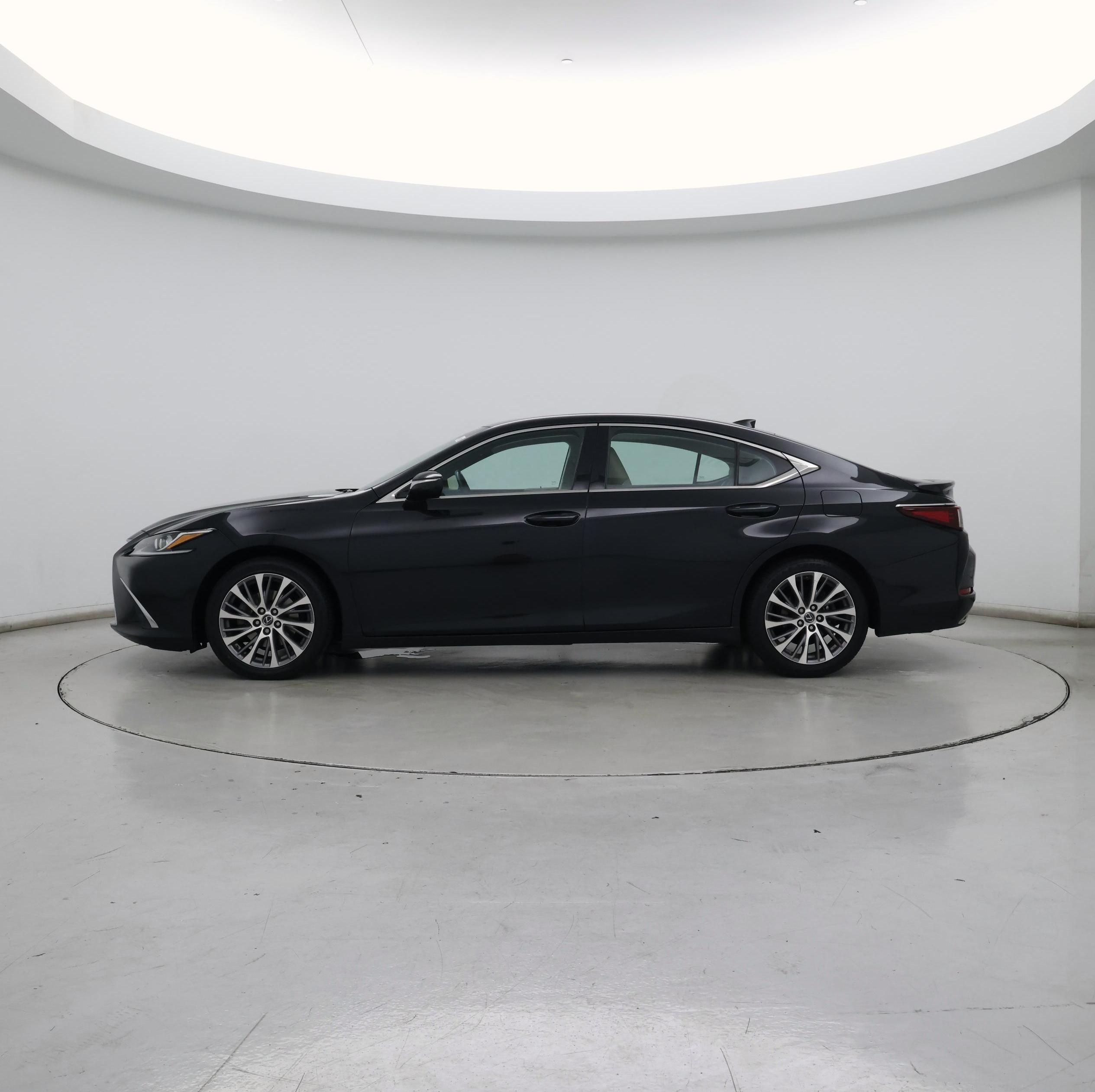 Thumbnail: 2021 Lexus ES - 3