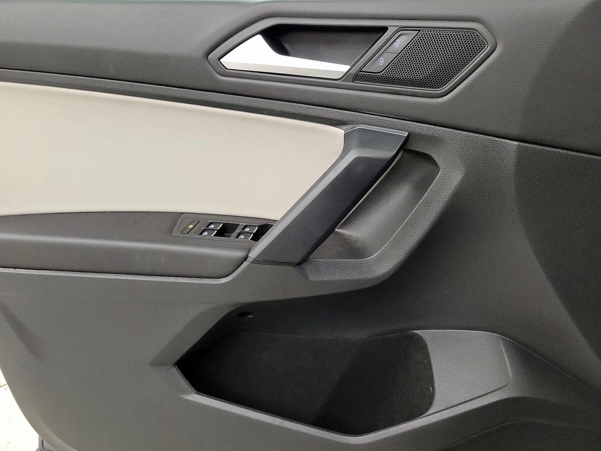 Thumbnail: 2019 Volkswagen Tiguan - 12