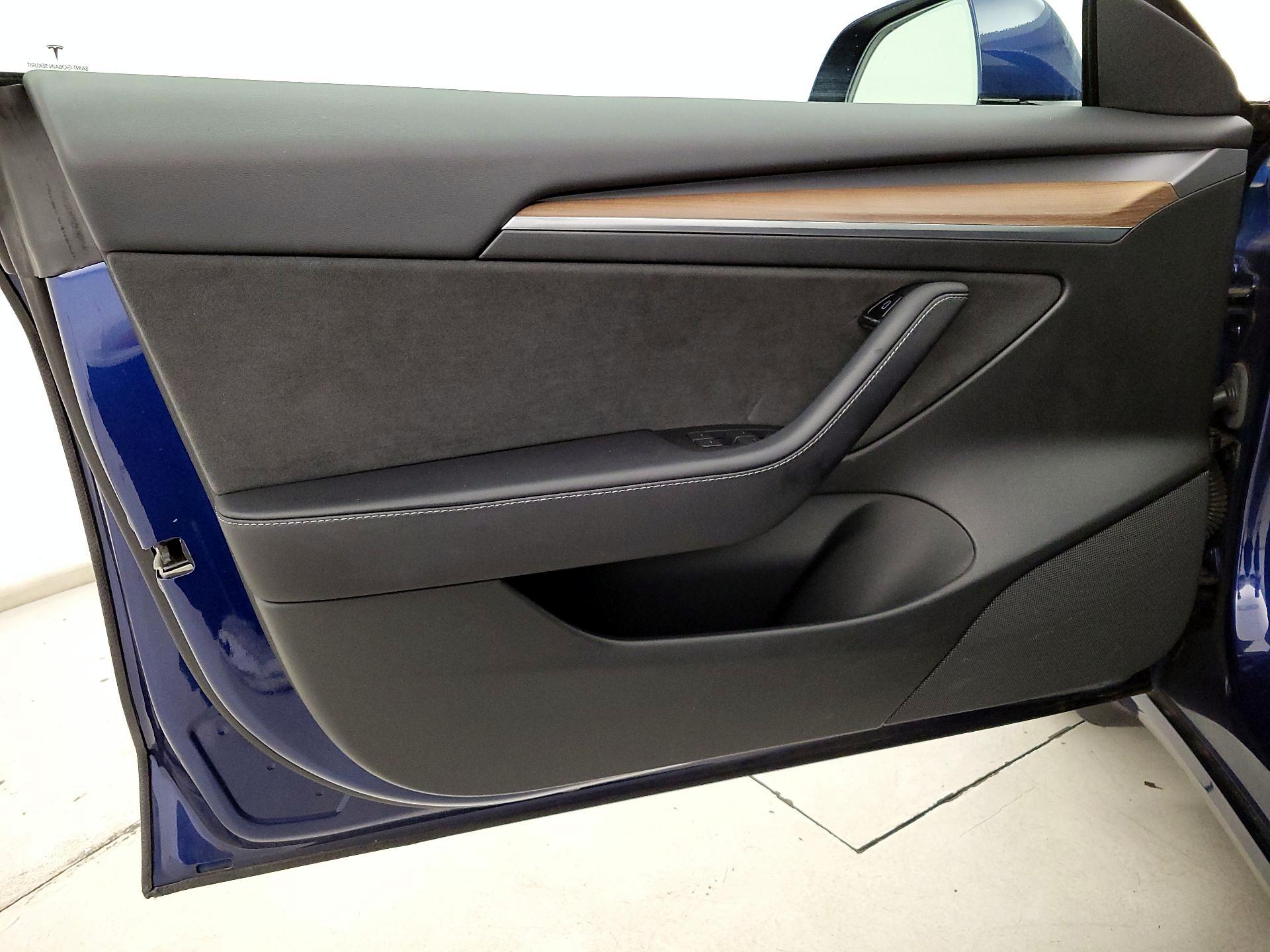 Thumbnail: 2022 Tesla Model 3 - 12
