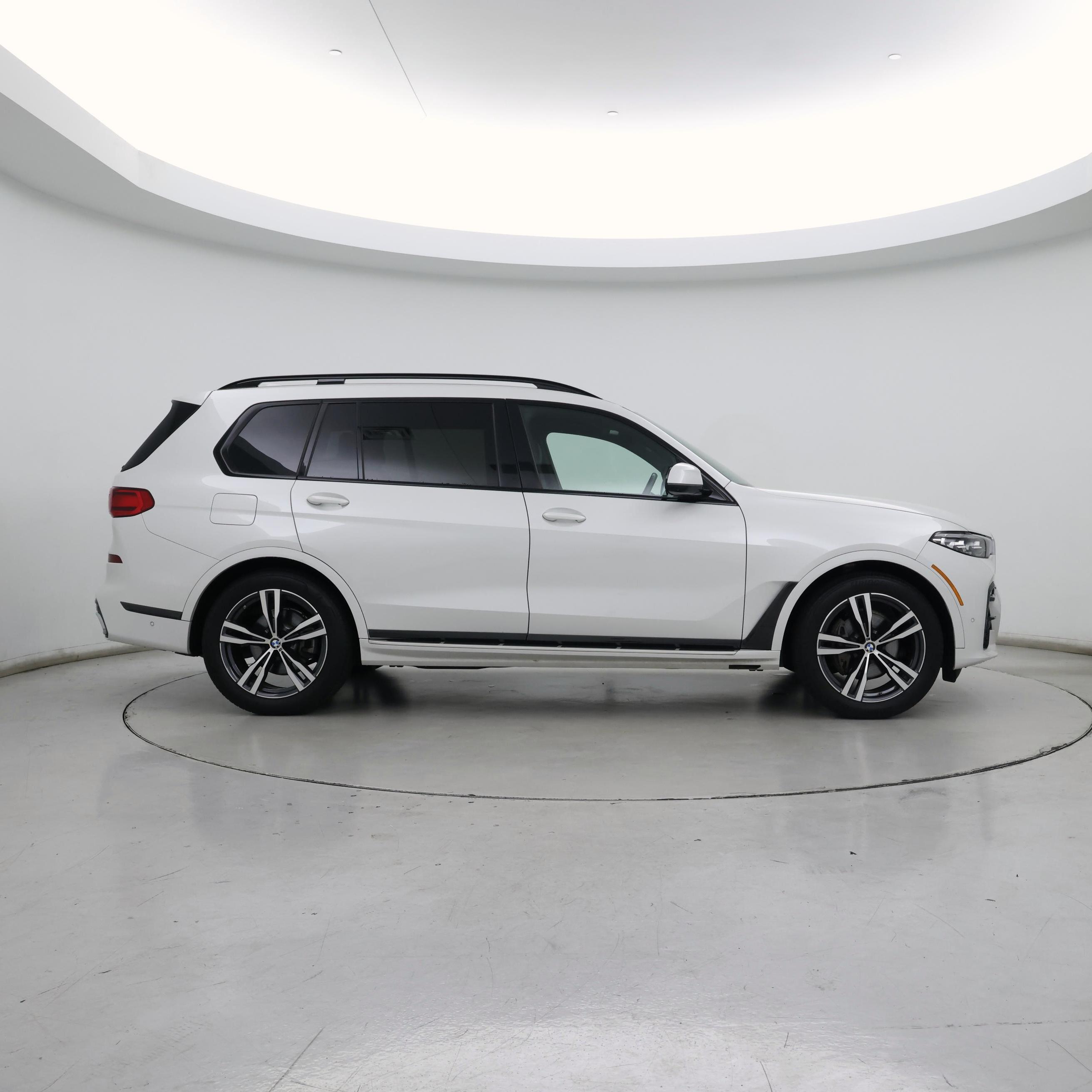 Thumbnail: 2021 BMW X7 - 7