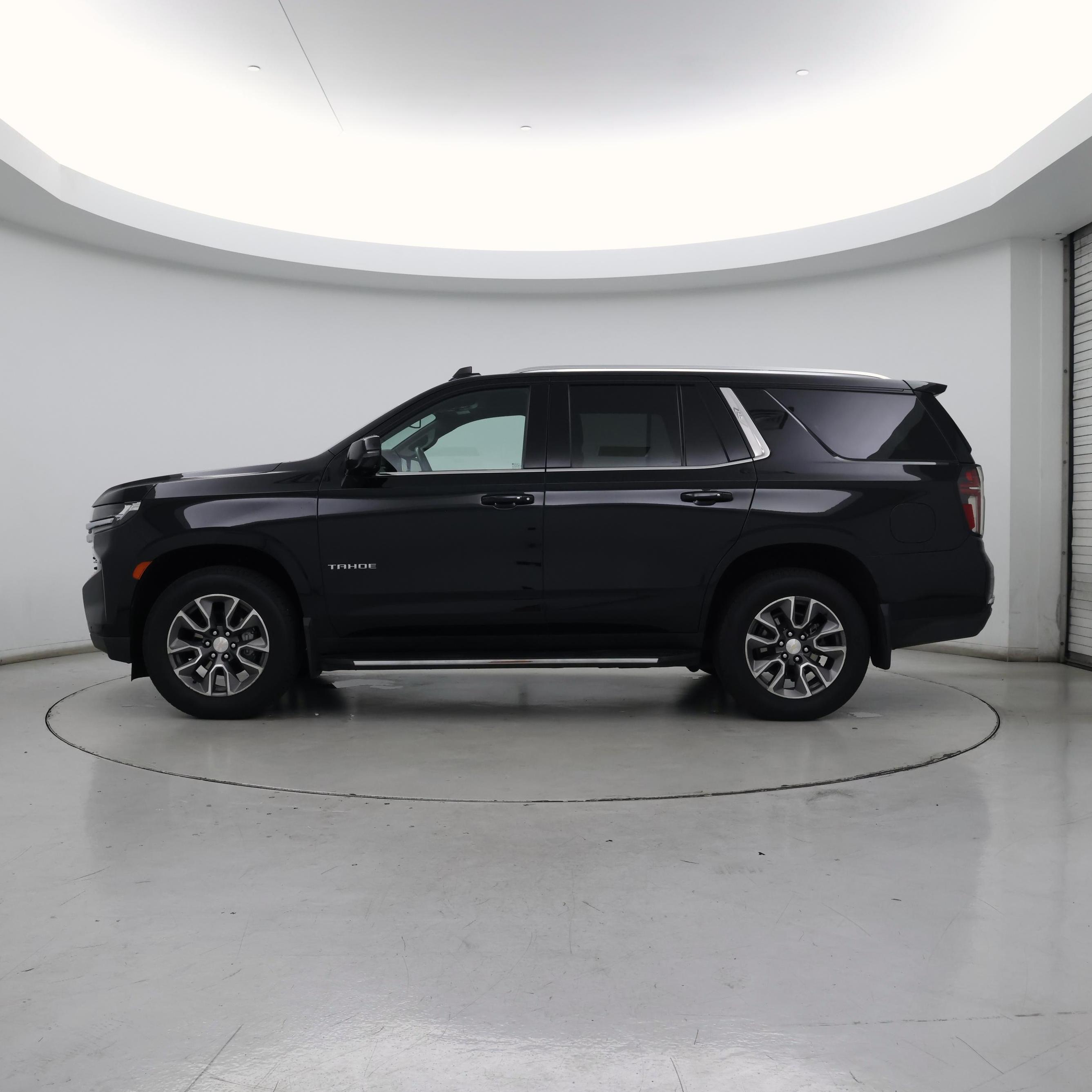 Thumbnail: 2022 Chevrolet Tahoe - 3