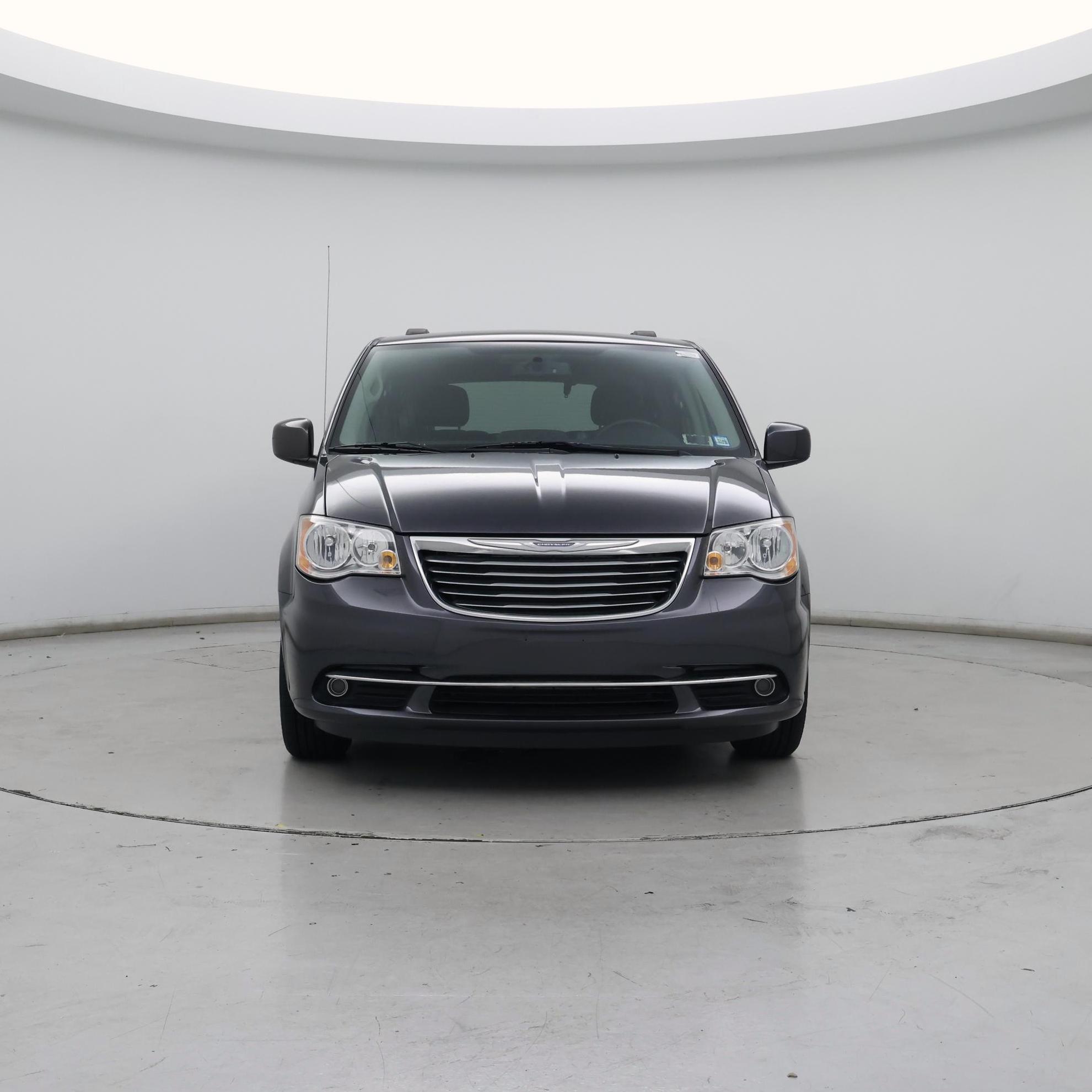 Thumbnail: 2016 Chrysler Town & Country - 5