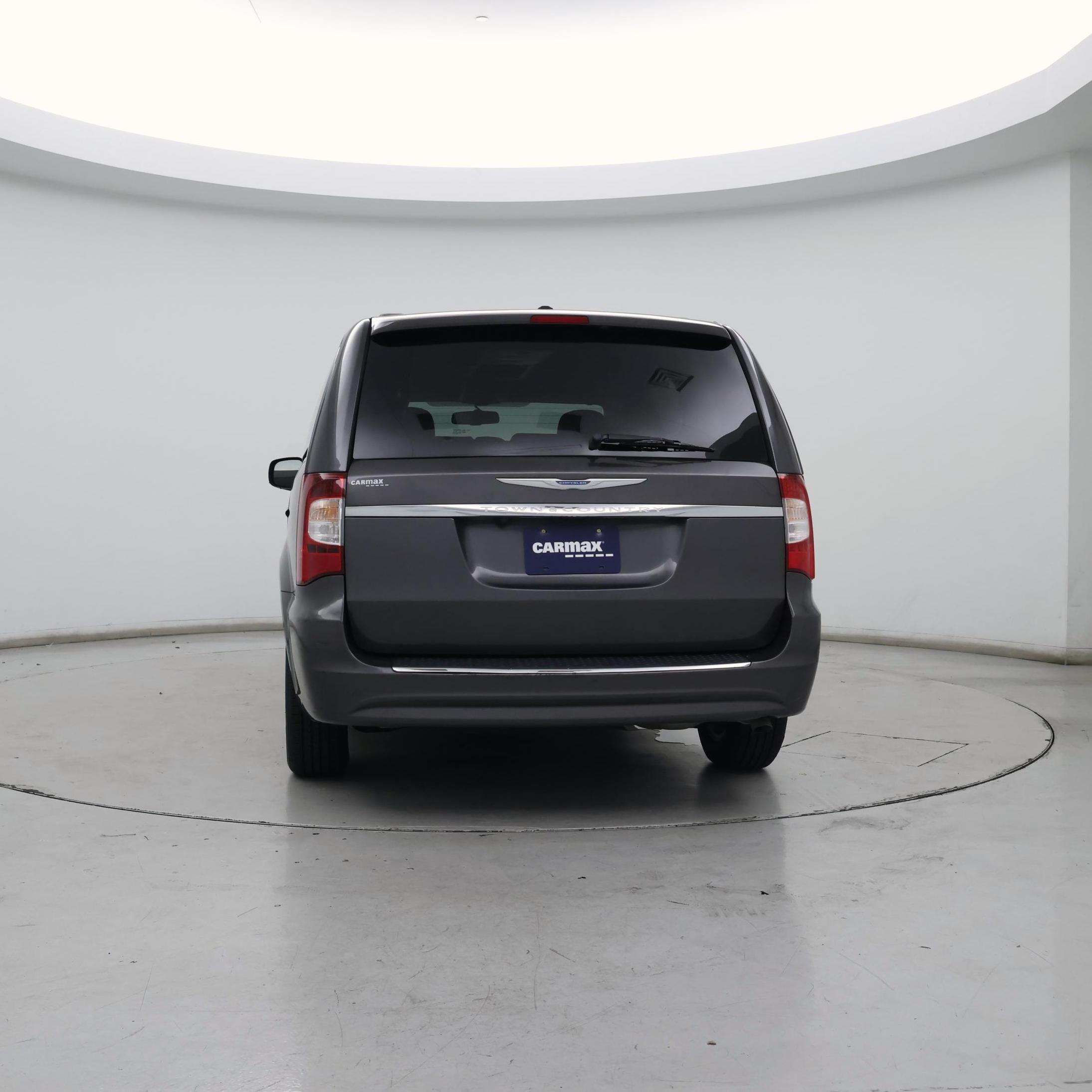Thumbnail: 2016 Chrysler Town & Country - 6