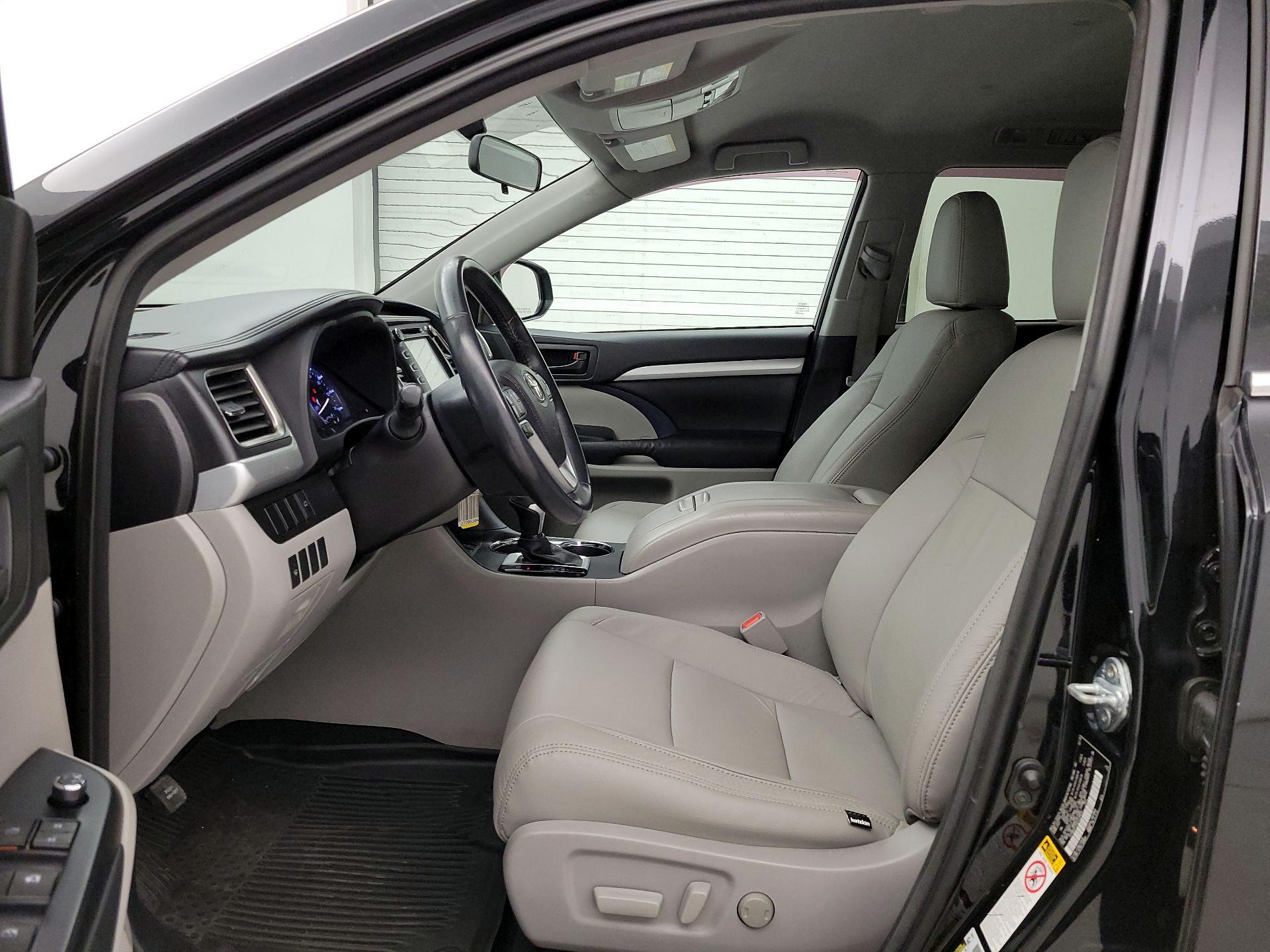 Thumbnail: 2016 Toyota Highlander - 11