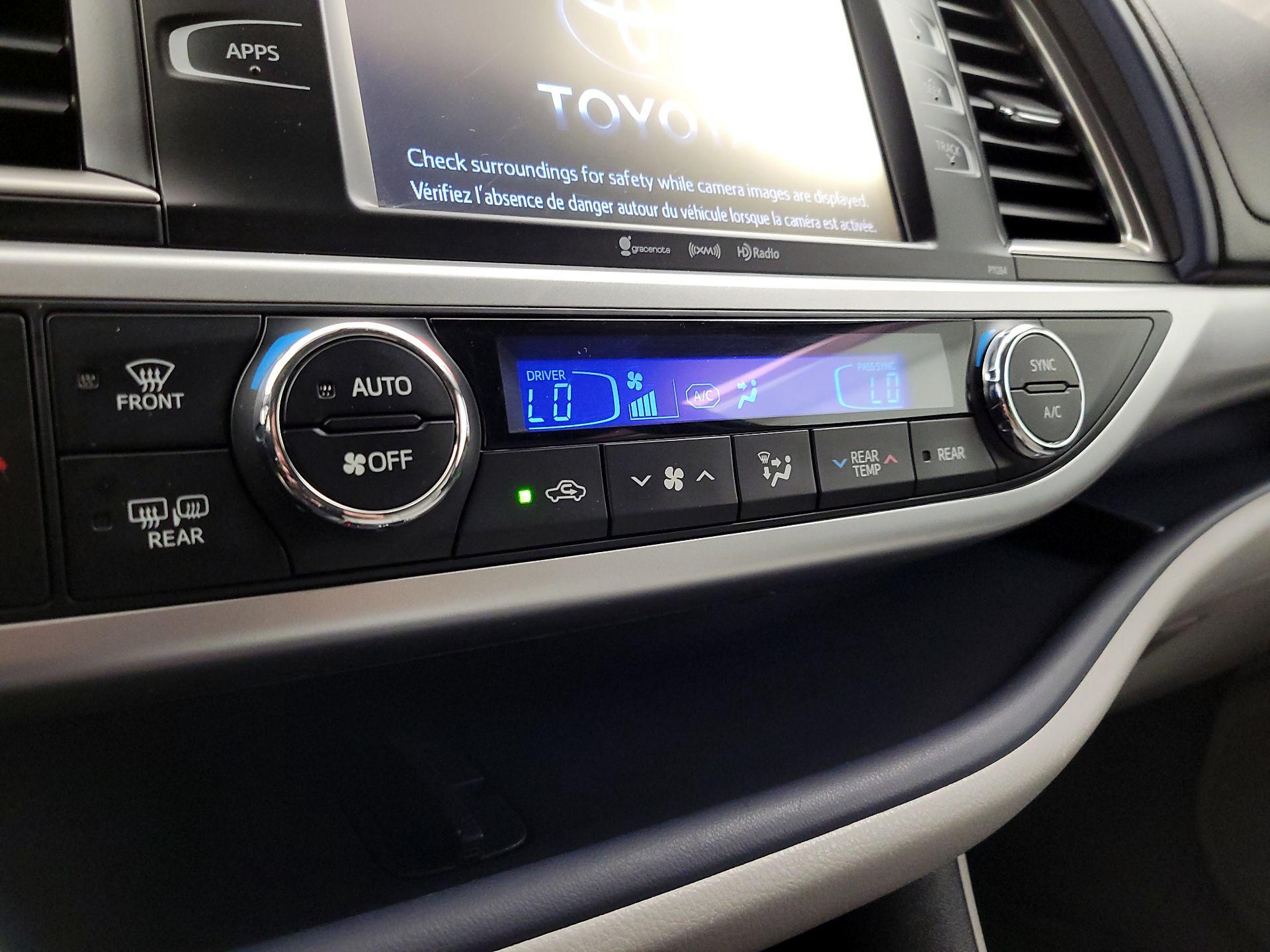 Thumbnail: 2016 Toyota Highlander - 16