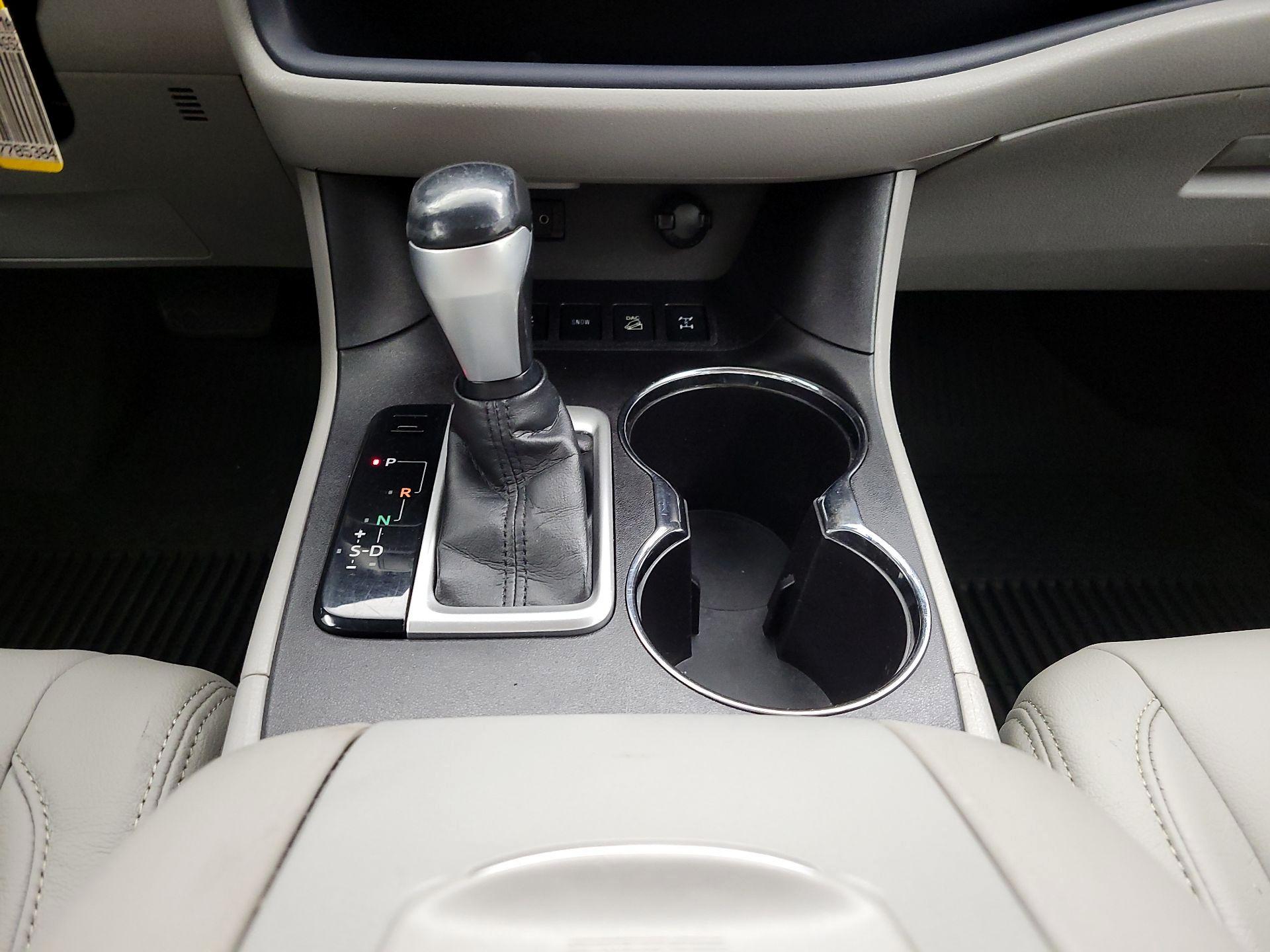 Thumbnail: 2016 Toyota Highlander - 17