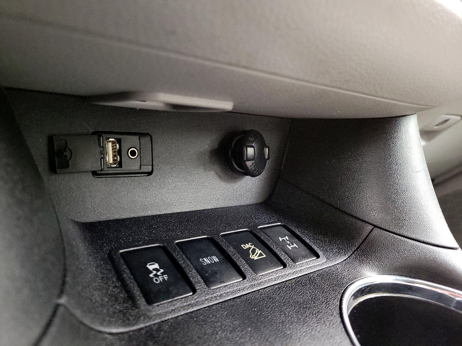 Thumbnail: 2016 Toyota Highlander - 18