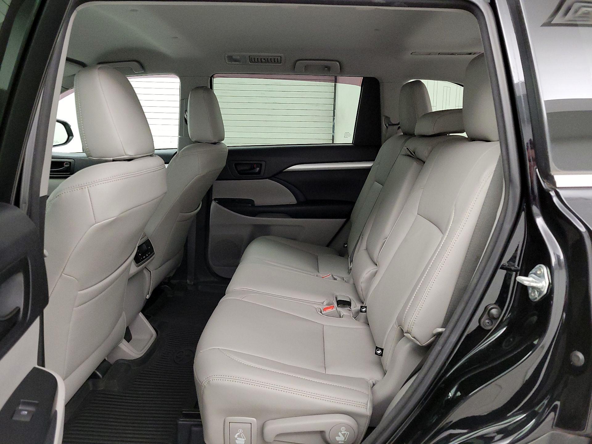 Thumbnail: 2016 Toyota Highlander - 19