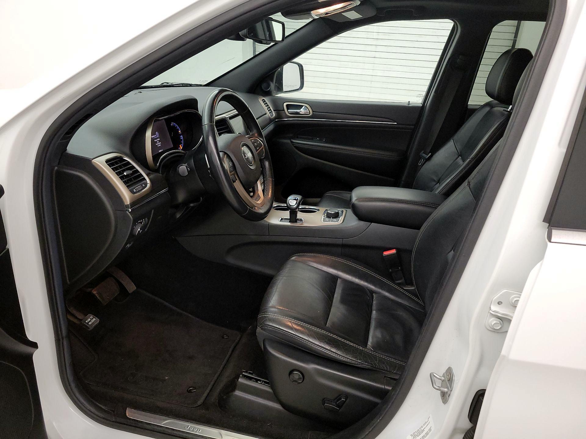 Thumbnail: 2015 Jeep Grand Cherokee - 11