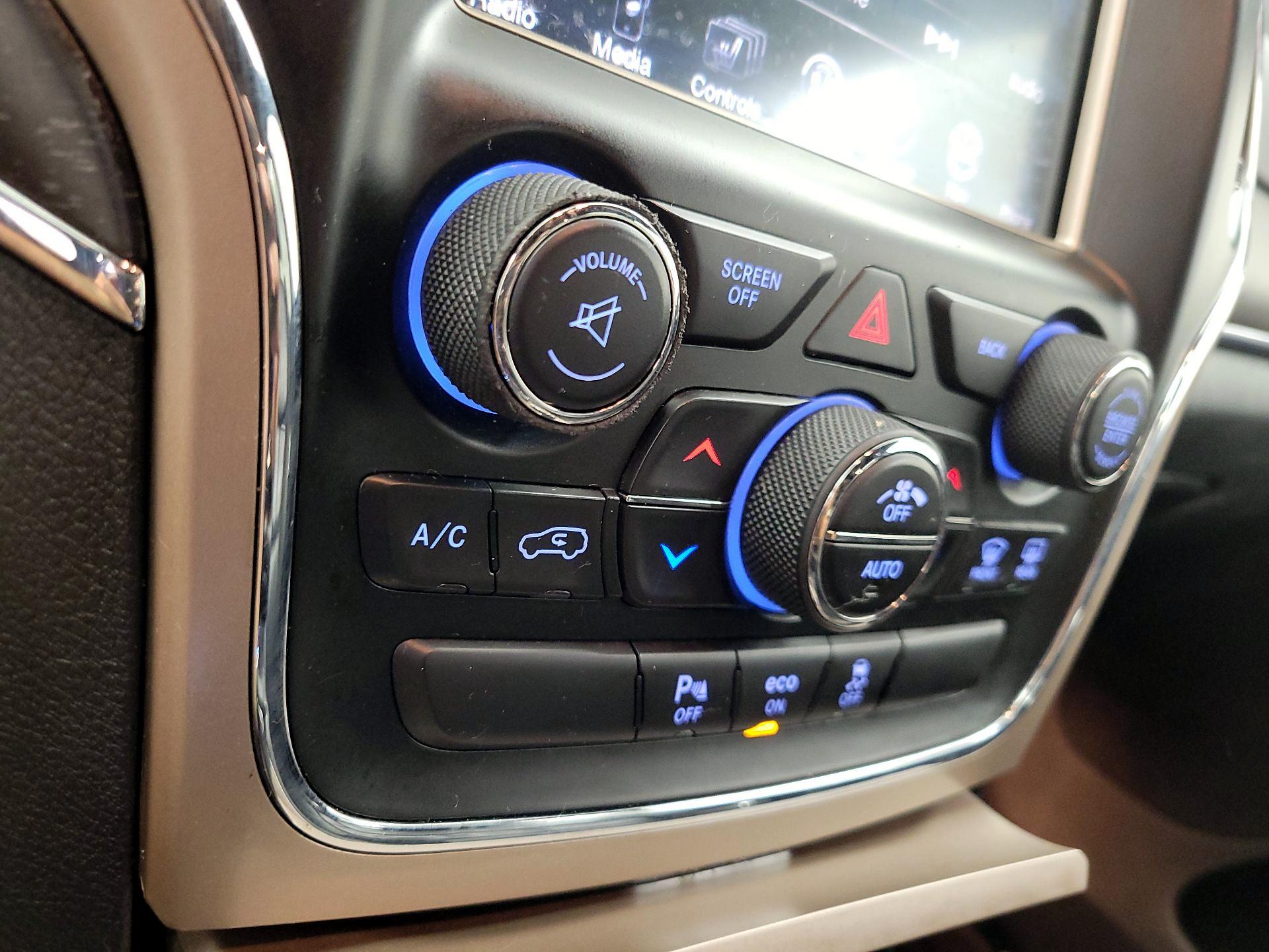 Thumbnail: 2015 Jeep Grand Cherokee - 17