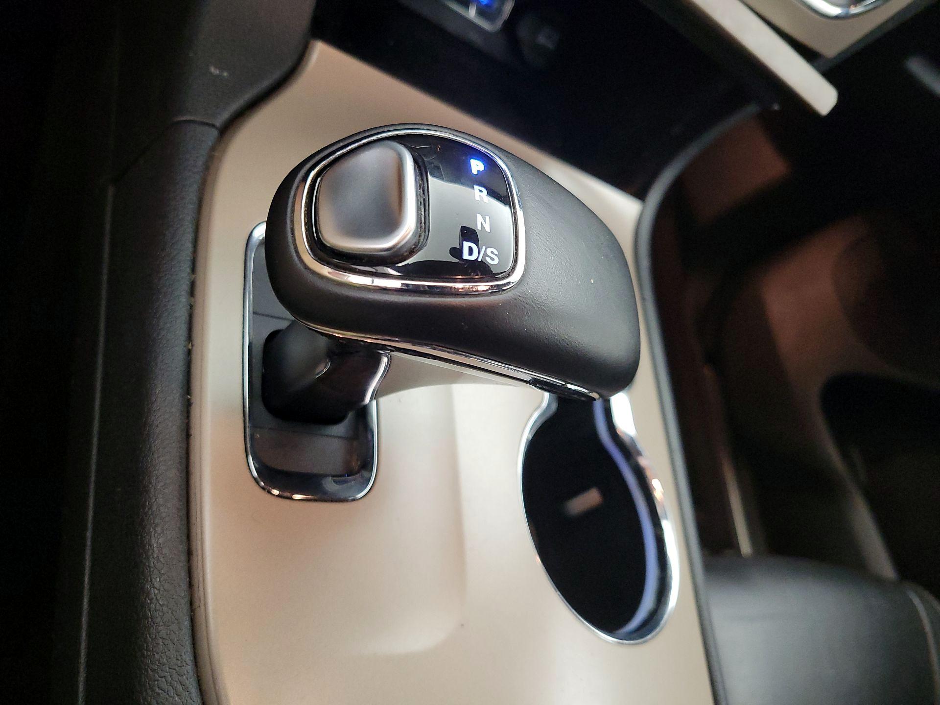 Thumbnail: 2015 Jeep Grand Cherokee - 18