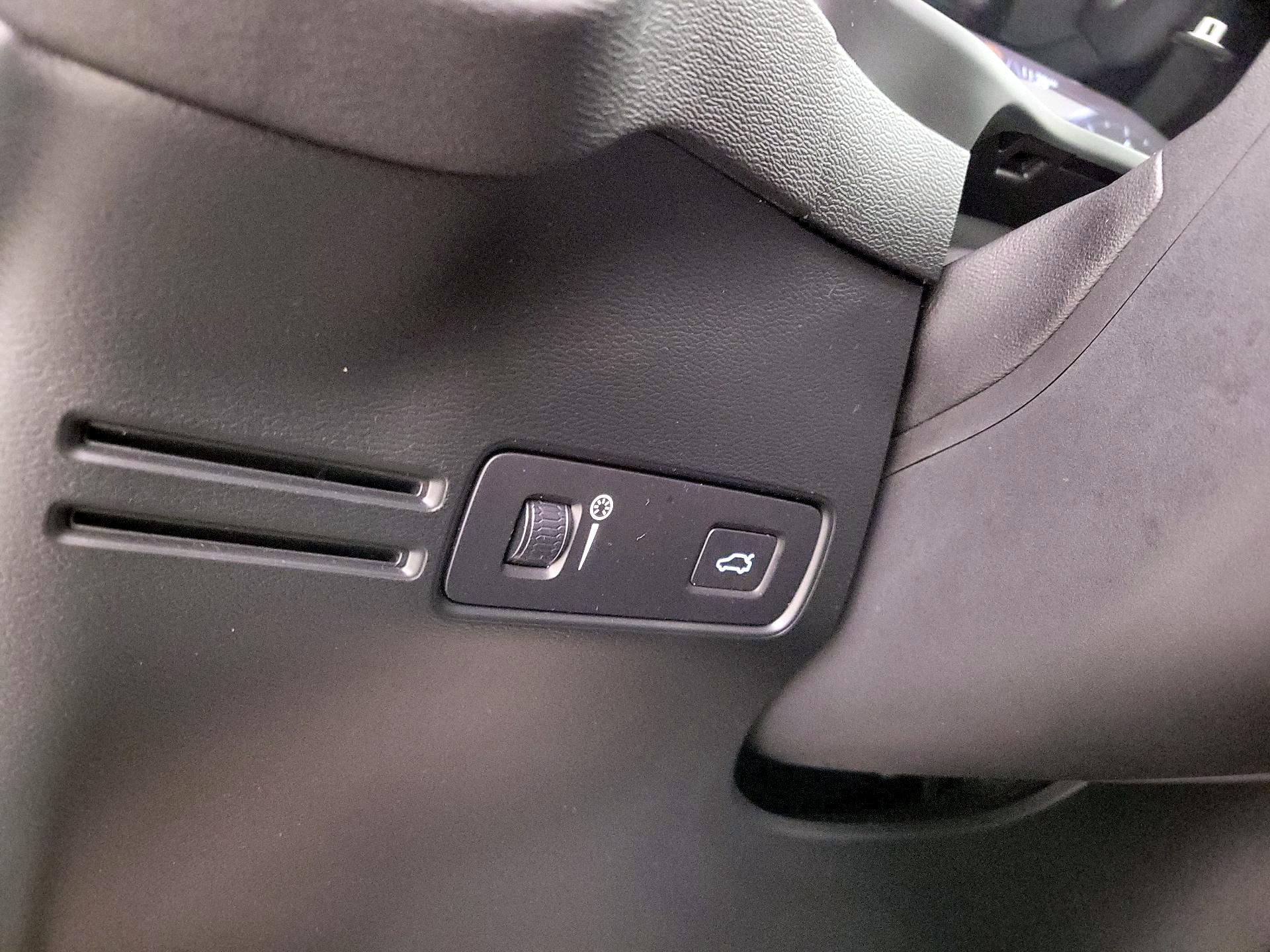 Thumbnail: 2019 Volvo XC40 - 13