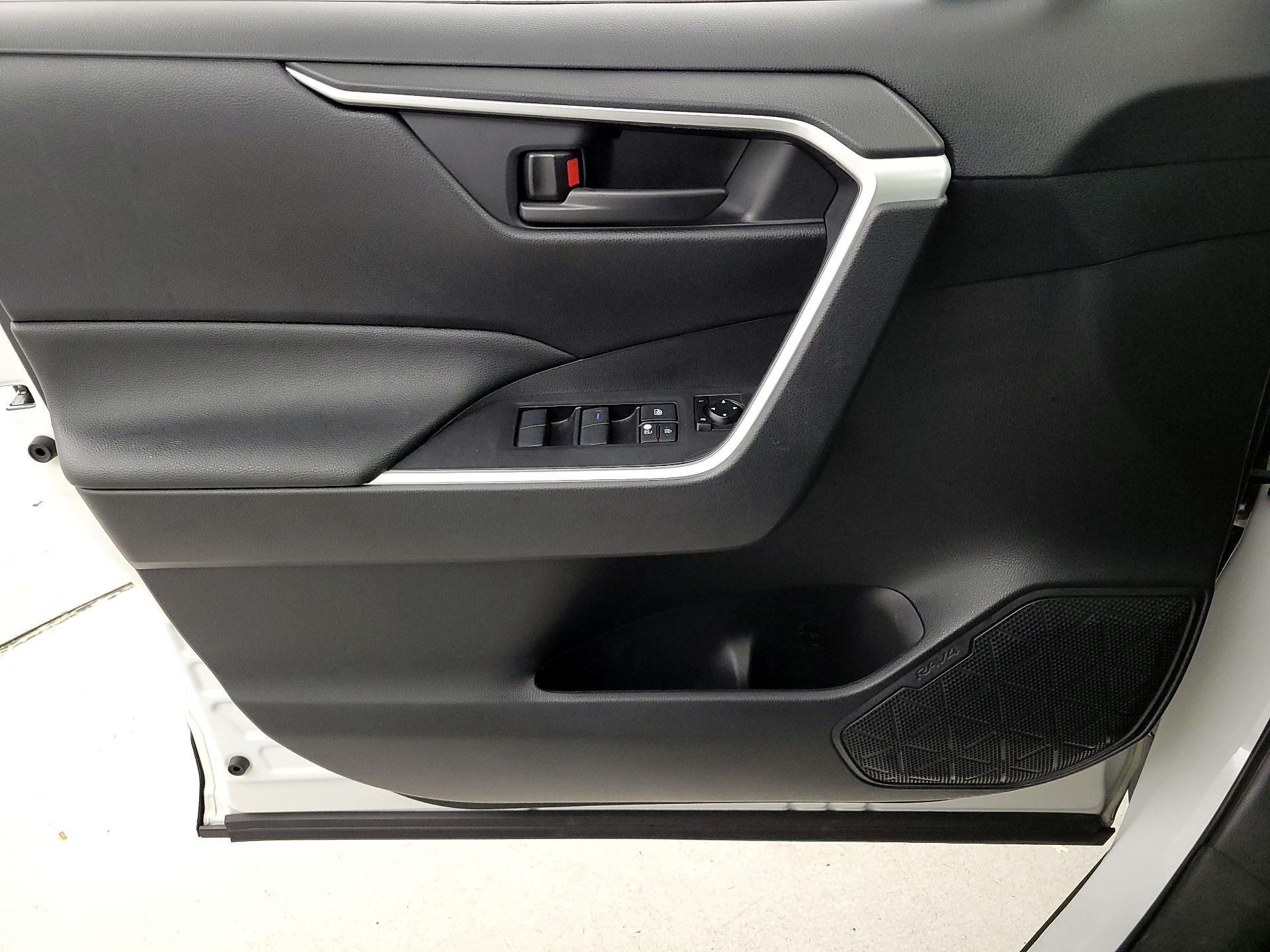 Thumbnail: 2021 Toyota RAV4 - 12