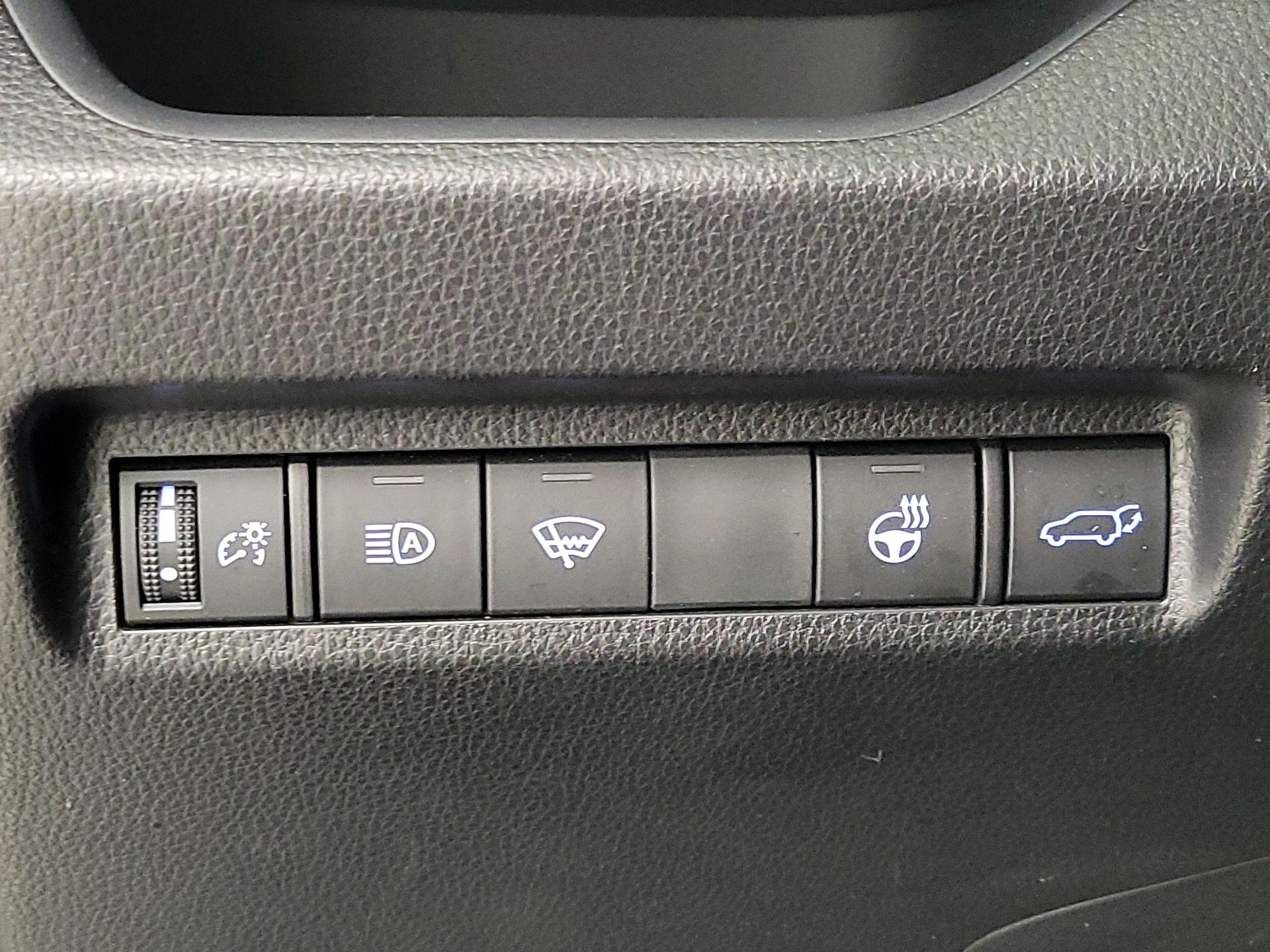Thumbnail: 2021 Toyota RAV4 - 13