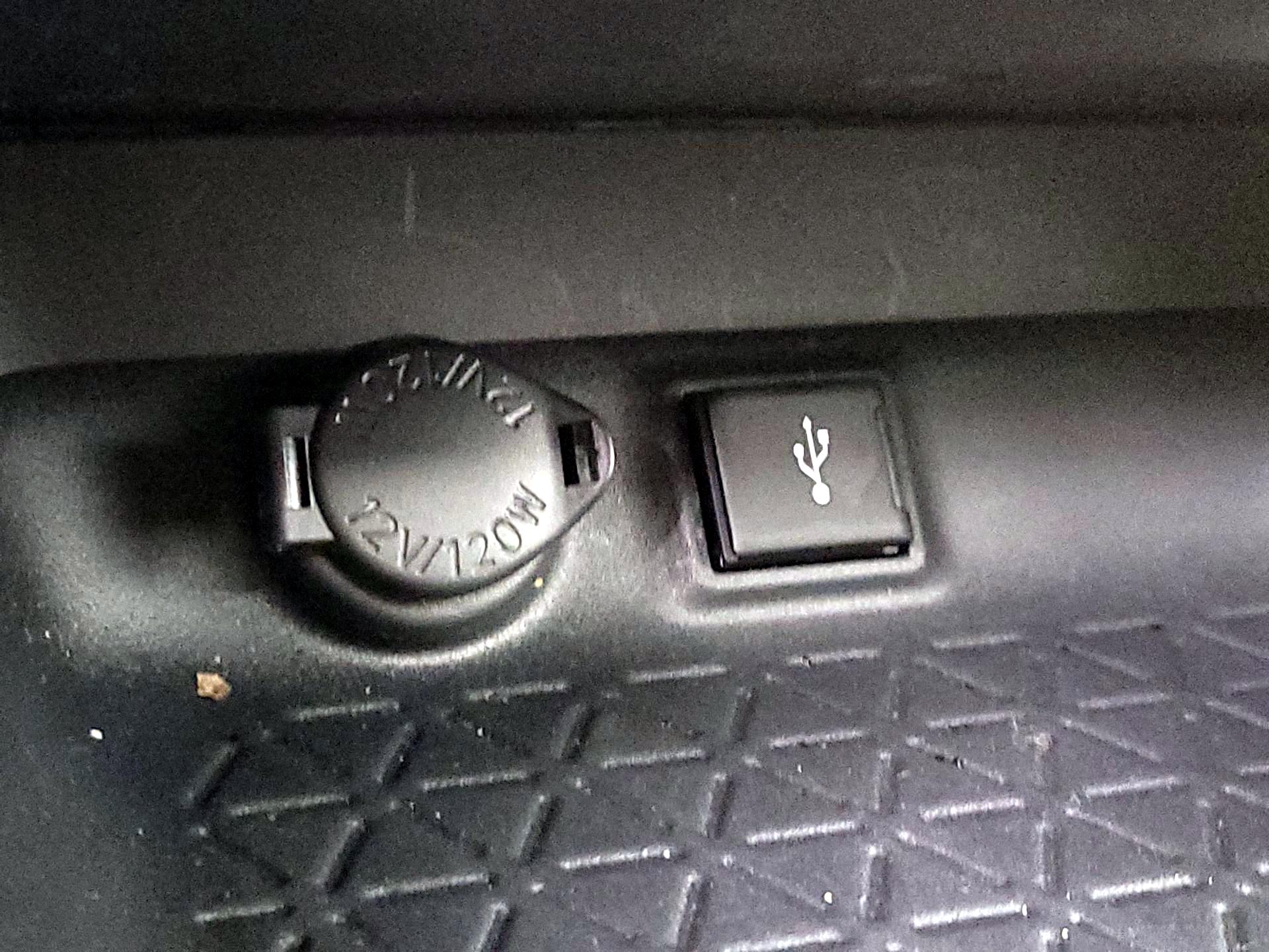 Thumbnail: 2021 Toyota RAV4 - 18
