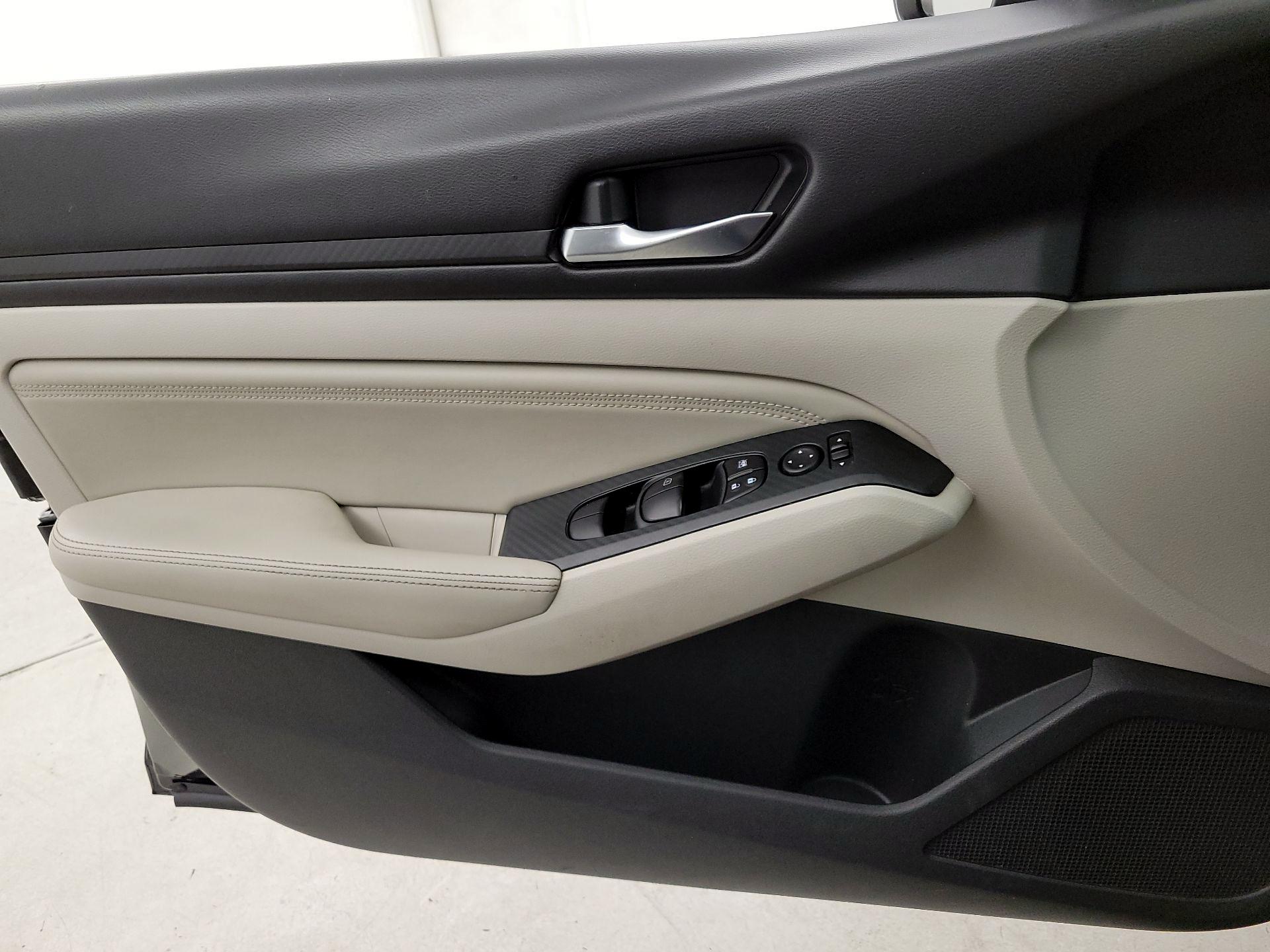 Thumbnail: 2019 Nissan Altima - 12