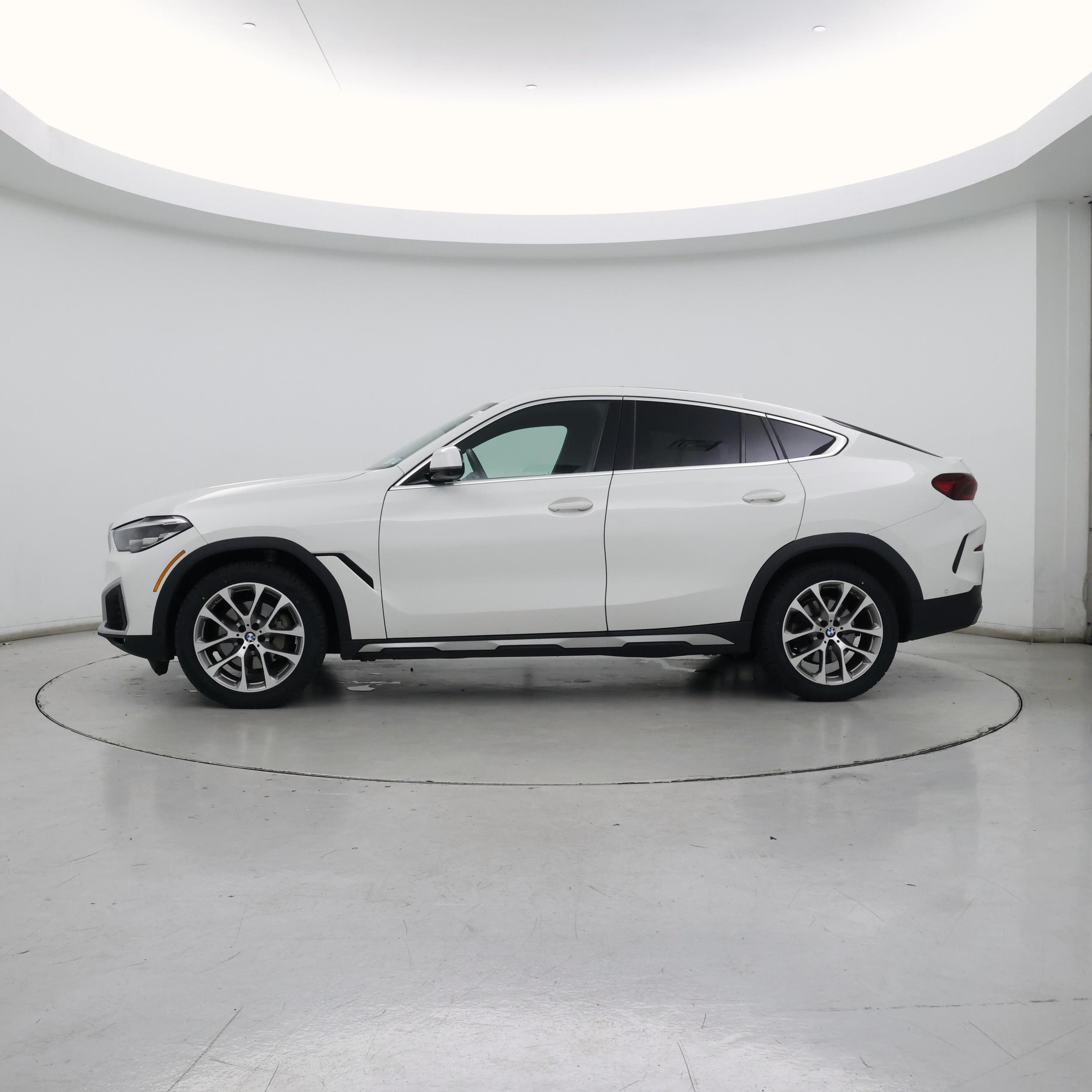 Thumbnail: 2021 BMW X6 - 3