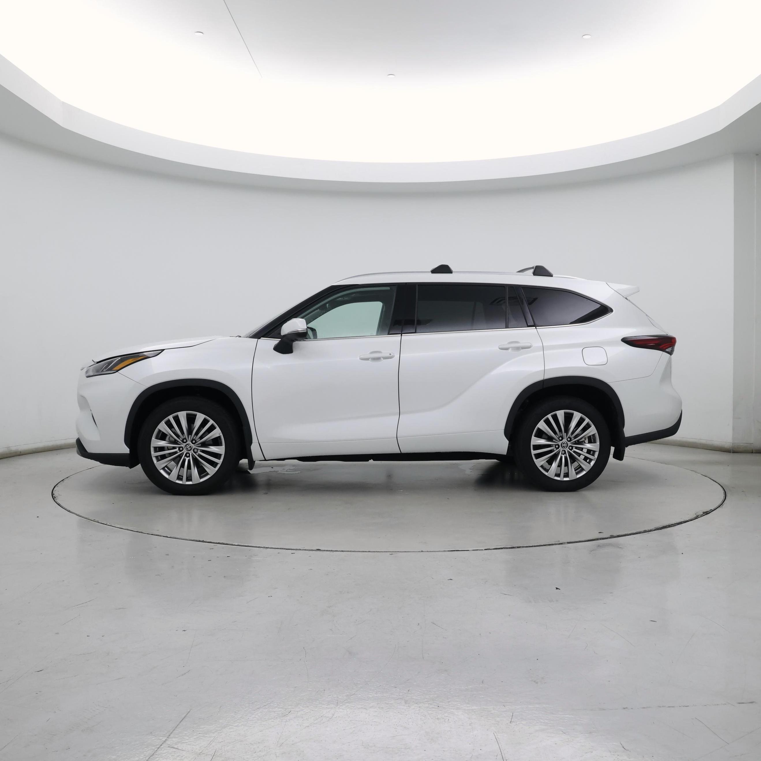 Thumbnail: 2025 Toyota Highlander - 3