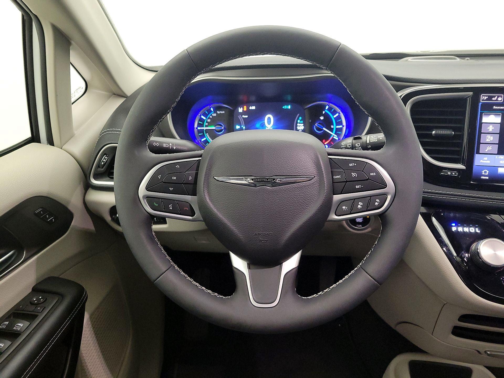Thumbnail: 2022 Chrysler Pacifica - 10