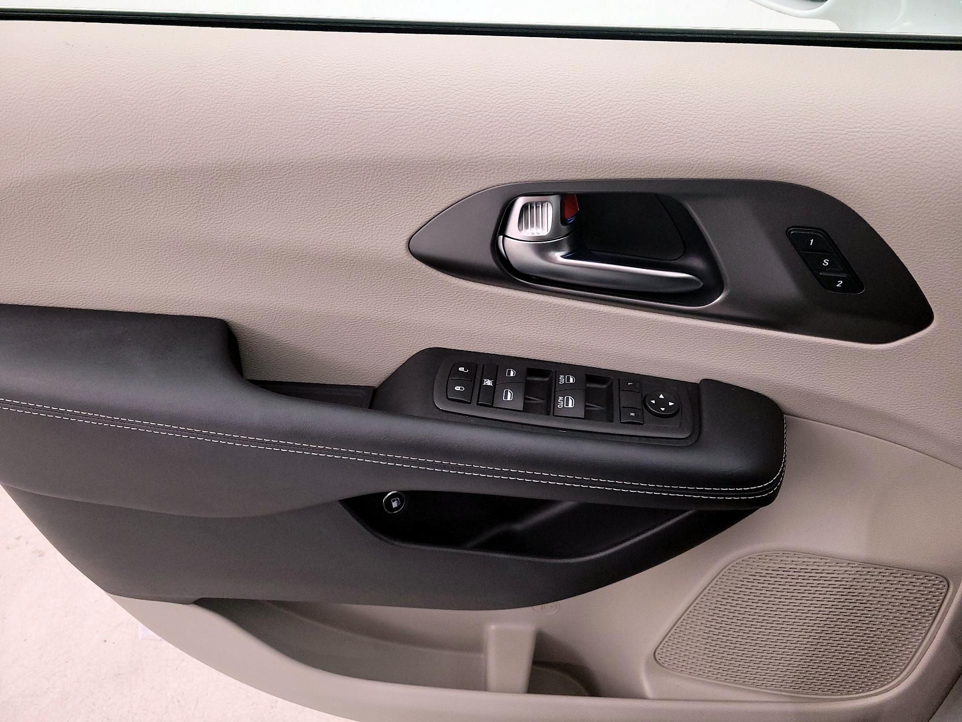 Thumbnail: 2022 Chrysler Pacifica - 12