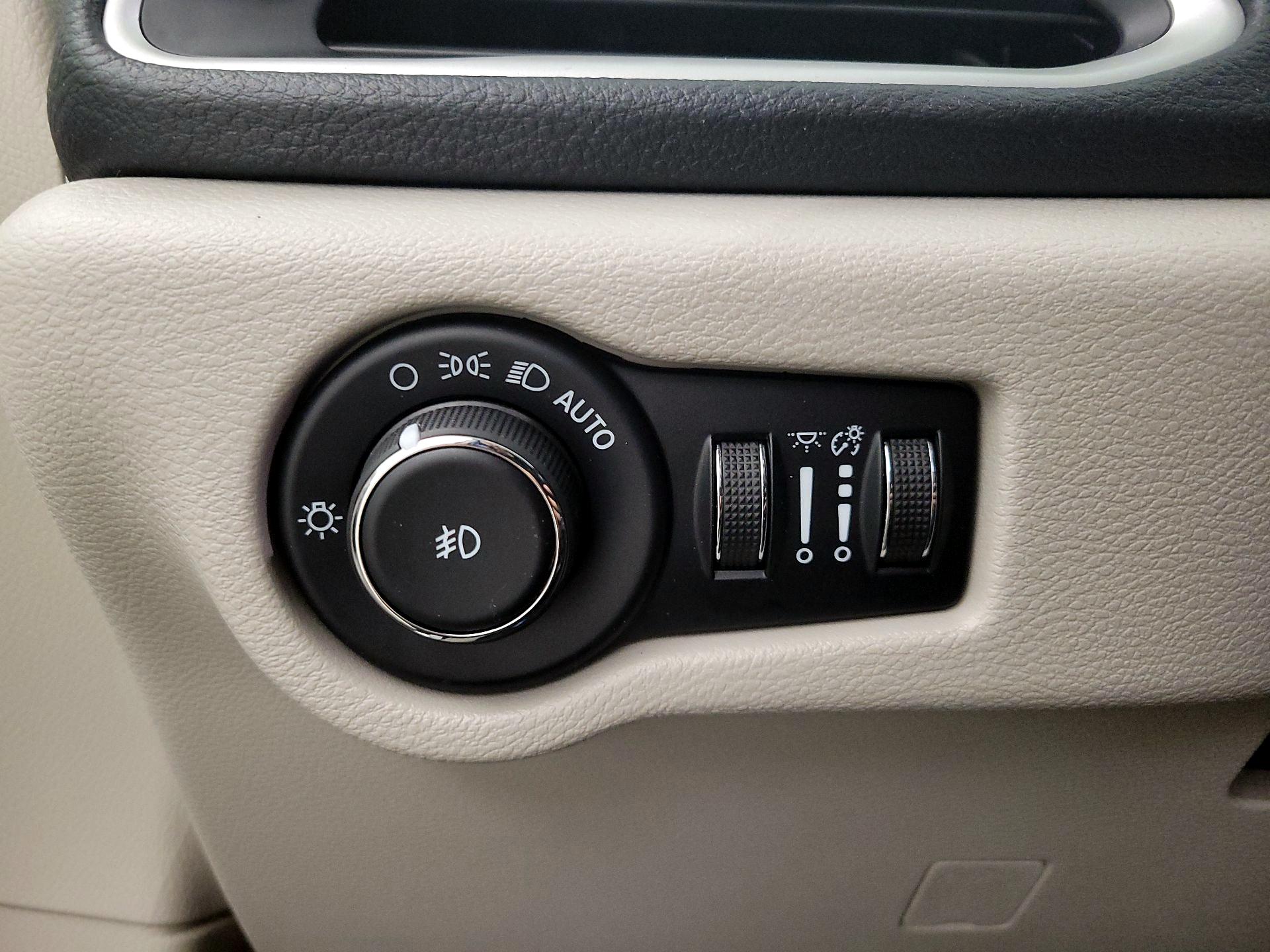 Thumbnail: 2022 Chrysler Pacifica - 13