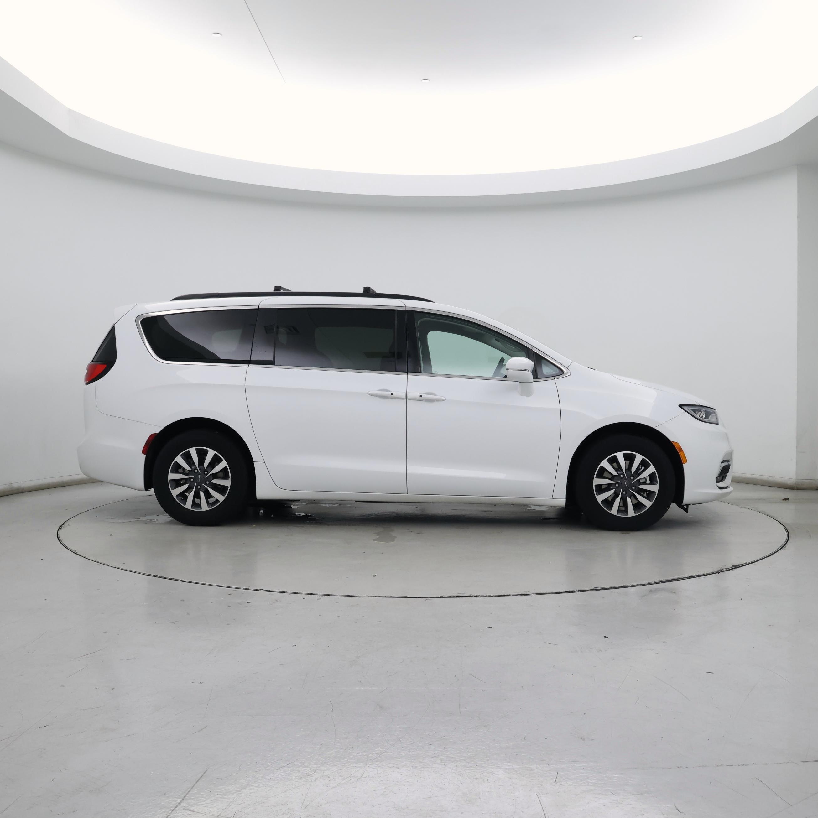 Thumbnail: 2022 Chrysler Pacifica - 7