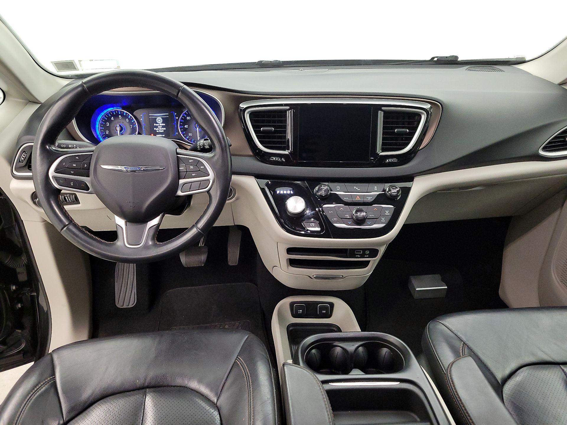 Thumbnail: 2018 Chrysler Pacifica - 9