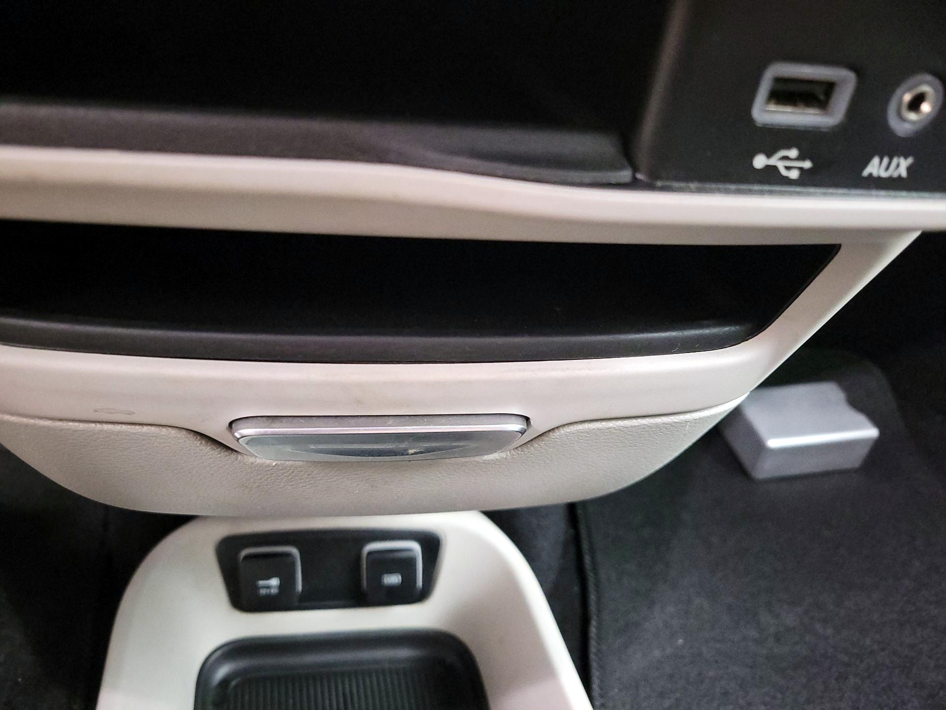 Thumbnail: 2018 Chrysler Pacifica - 19