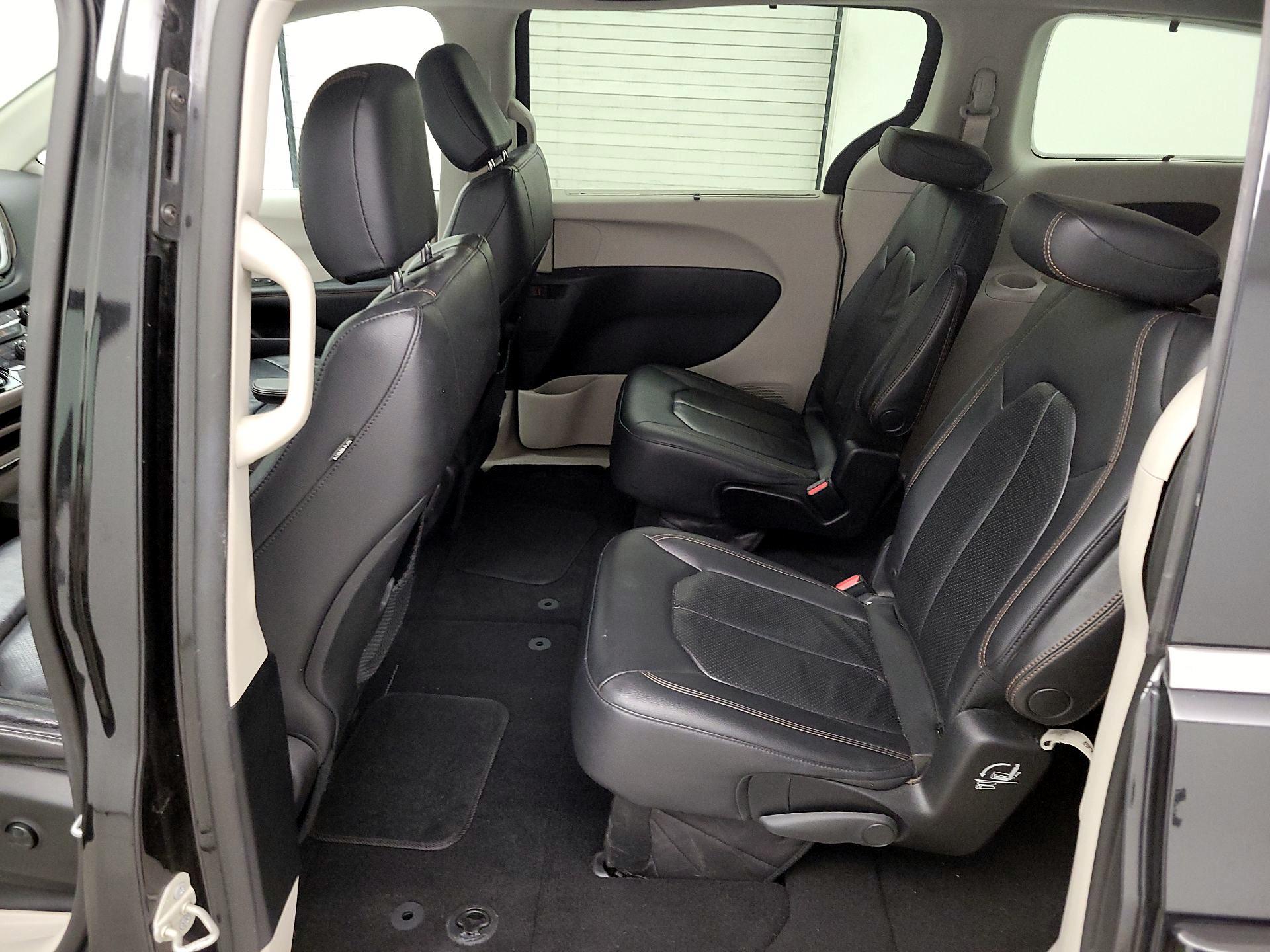 Thumbnail: 2018 Chrysler Pacifica - 20
