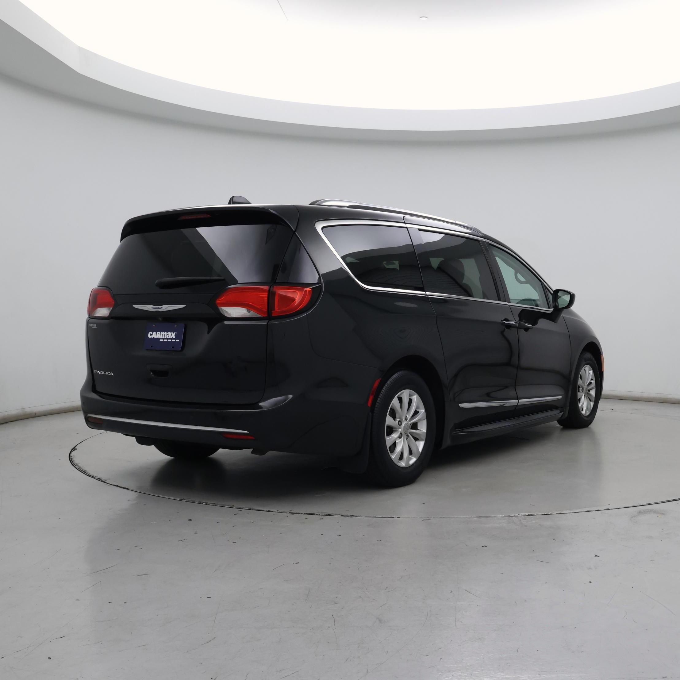 Thumbnail: 2018 Chrysler Pacifica - 8