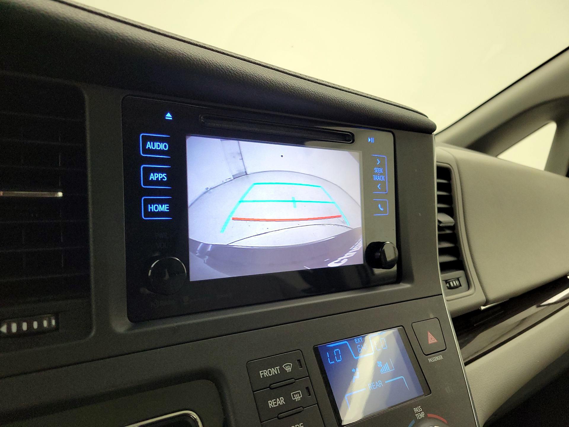 Thumbnail: 2017 Toyota Sienna - 14