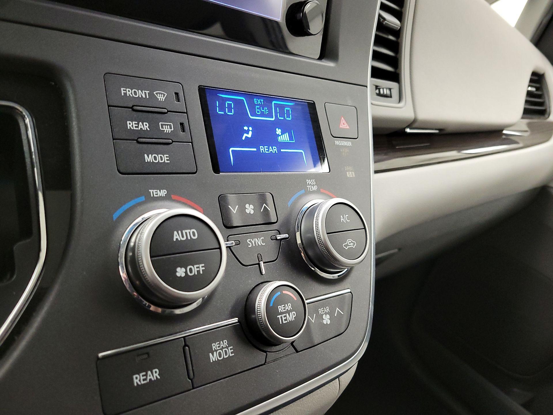 Thumbnail: 2017 Toyota Sienna - 16