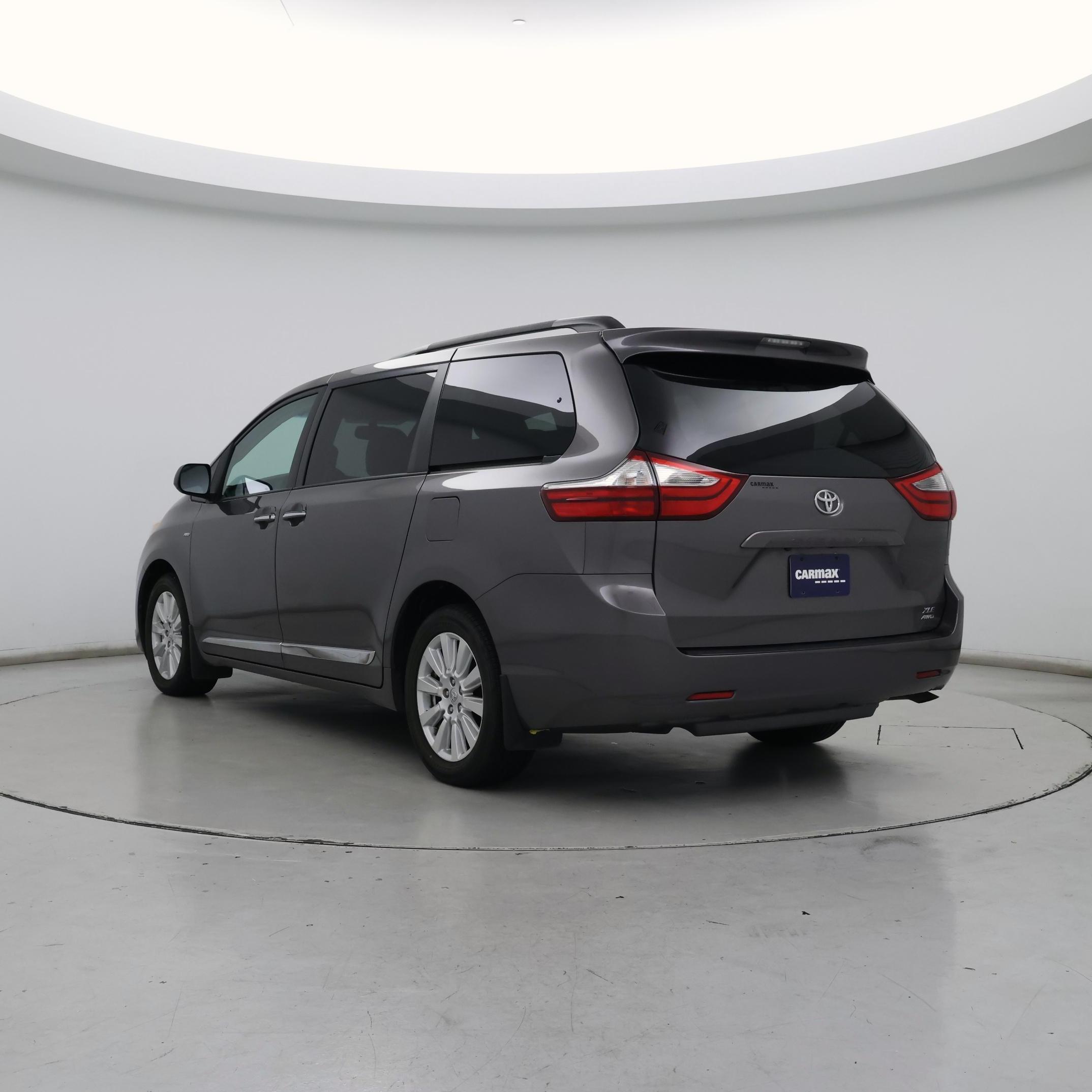 Thumbnail: 2017 Toyota Sienna - 2