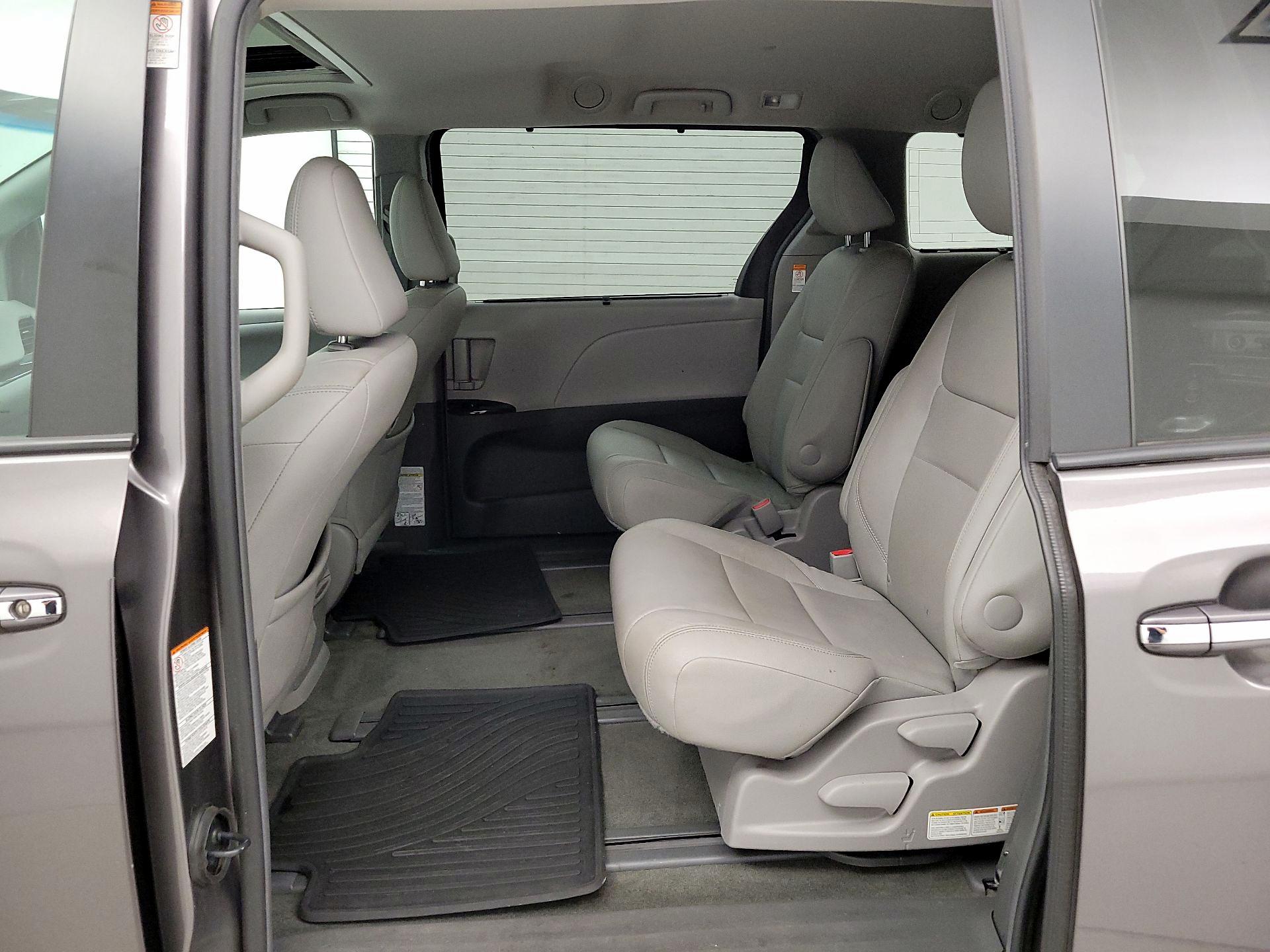 Thumbnail: 2017 Toyota Sienna - 20