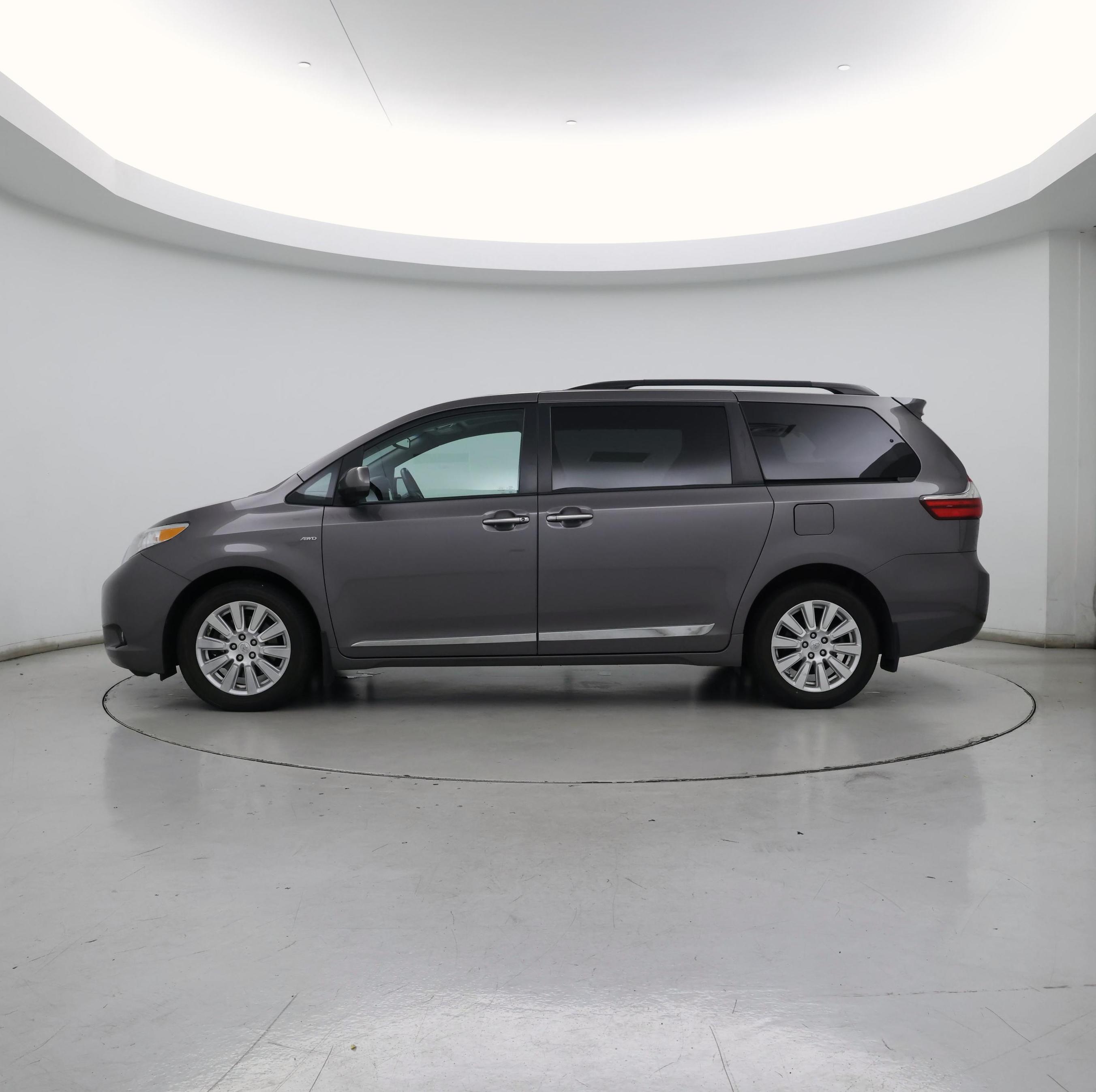 Thumbnail: 2017 Toyota Sienna - 3