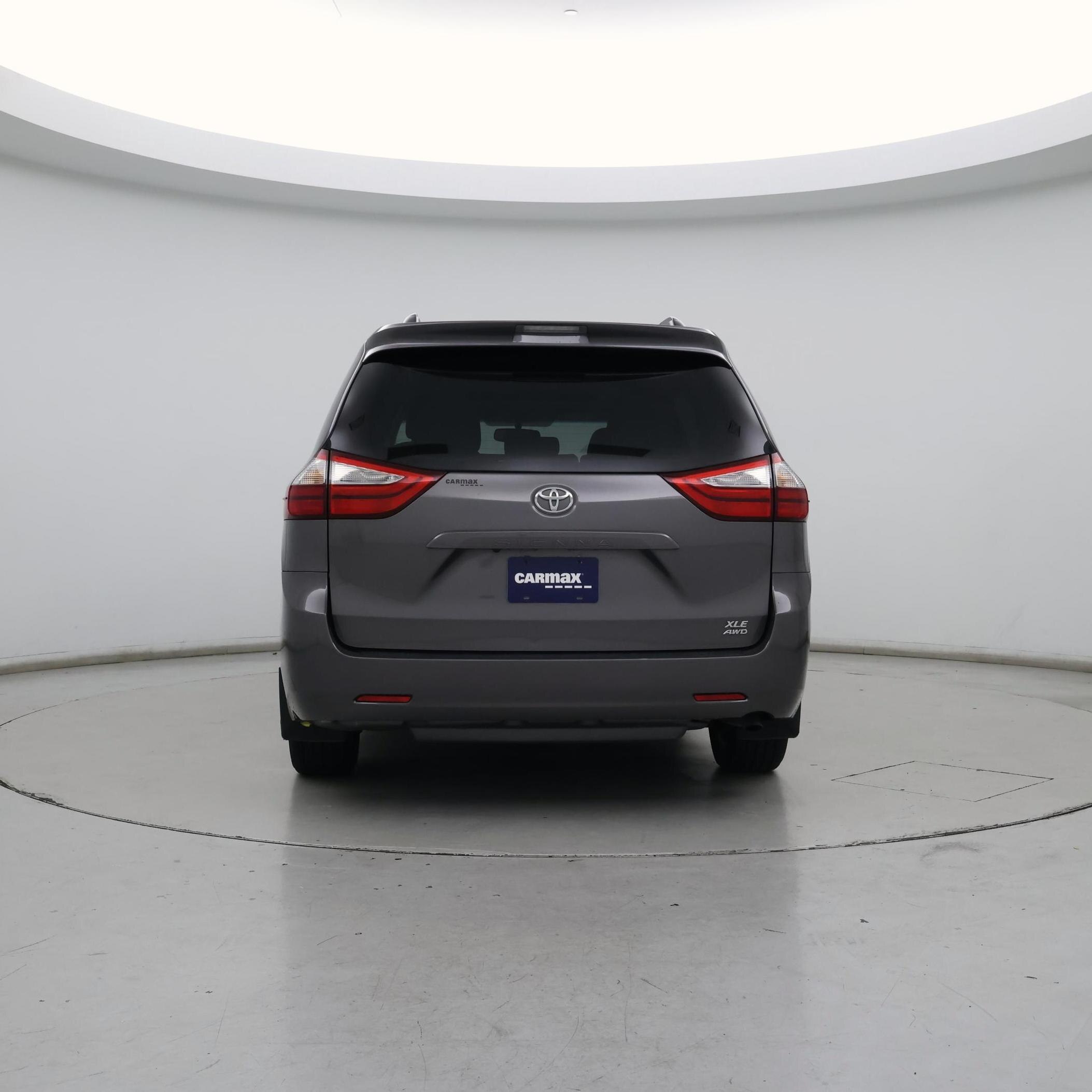Thumbnail: 2017 Toyota Sienna - 6