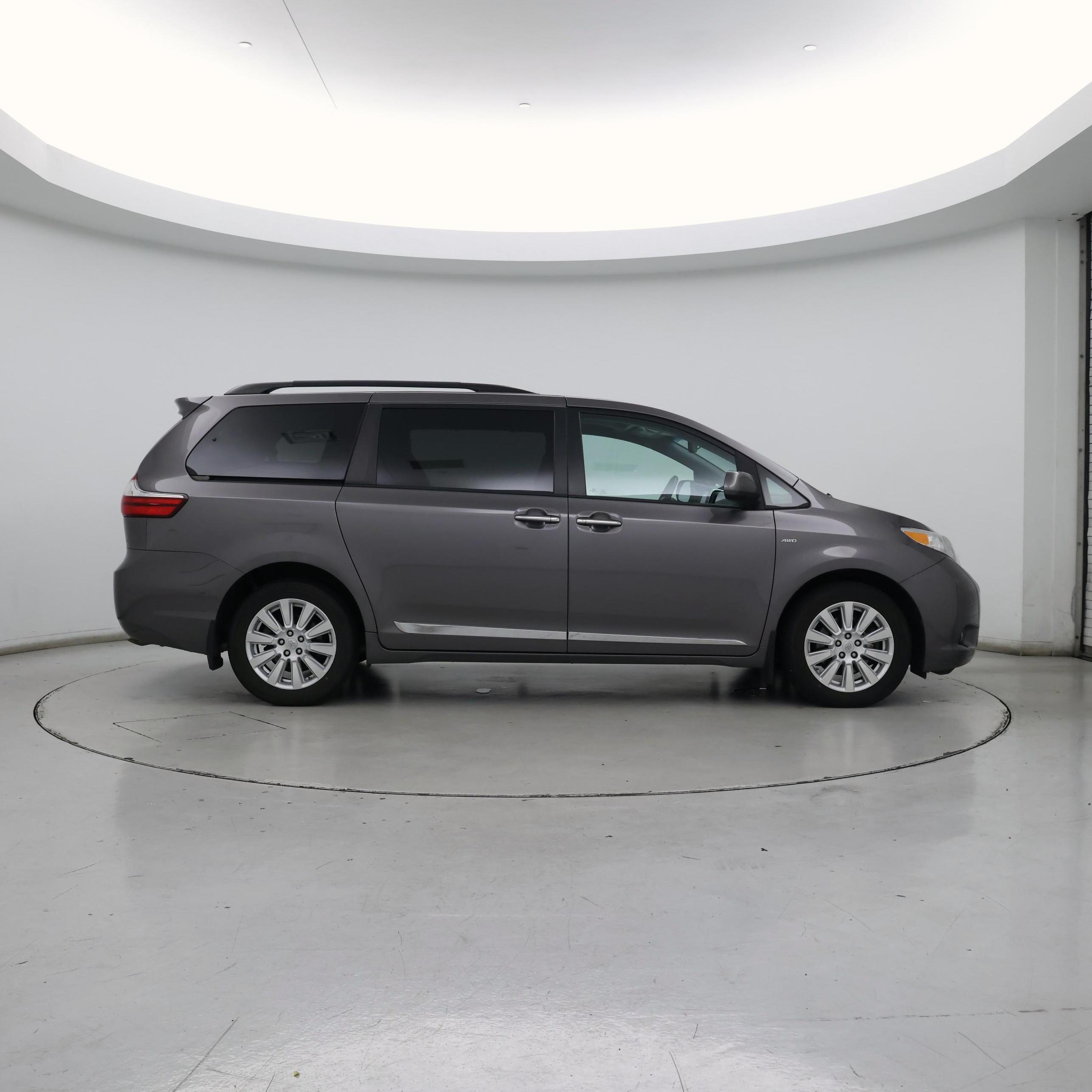 Thumbnail: 2017 Toyota Sienna - 7