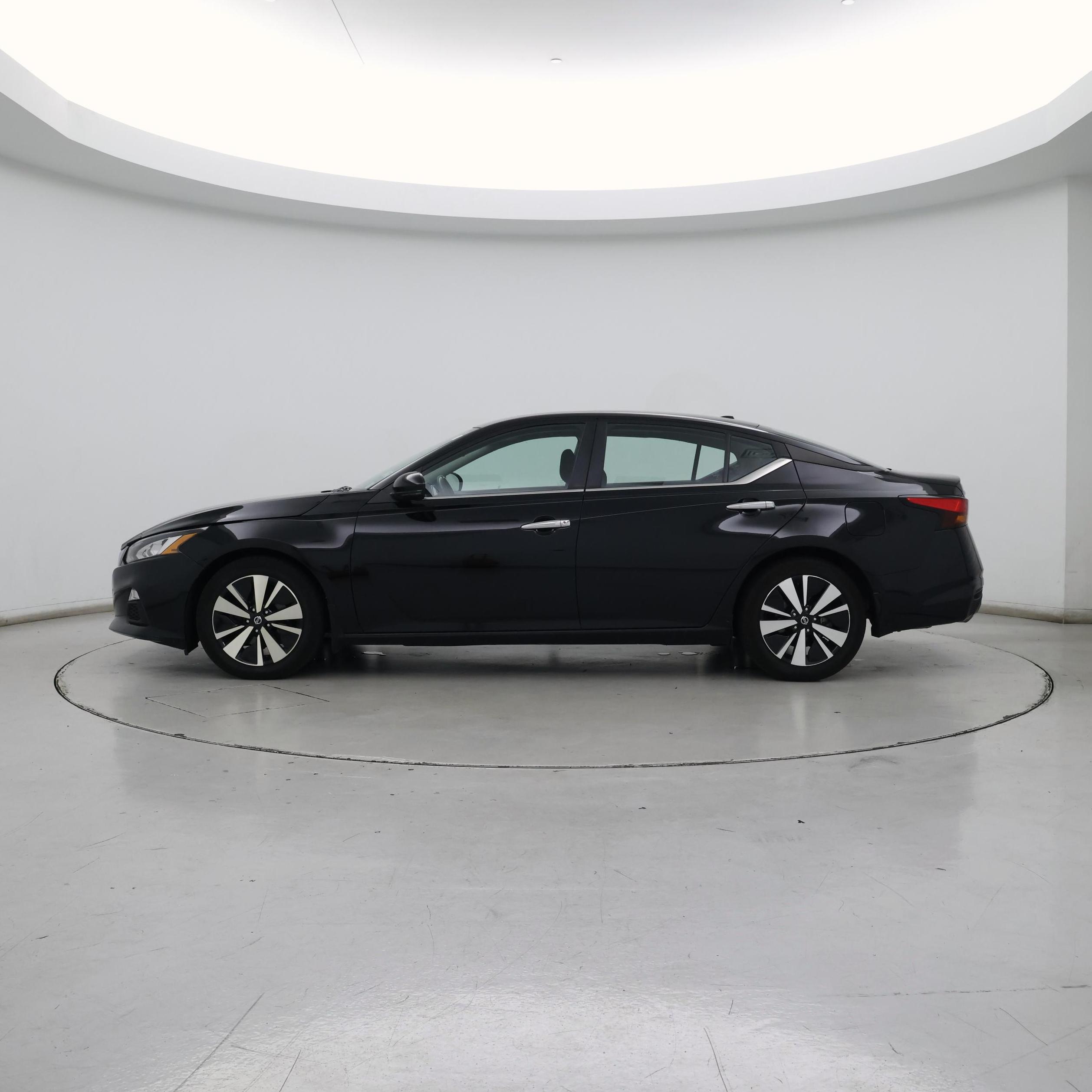 Thumbnail: 2021 Nissan Altima - 3