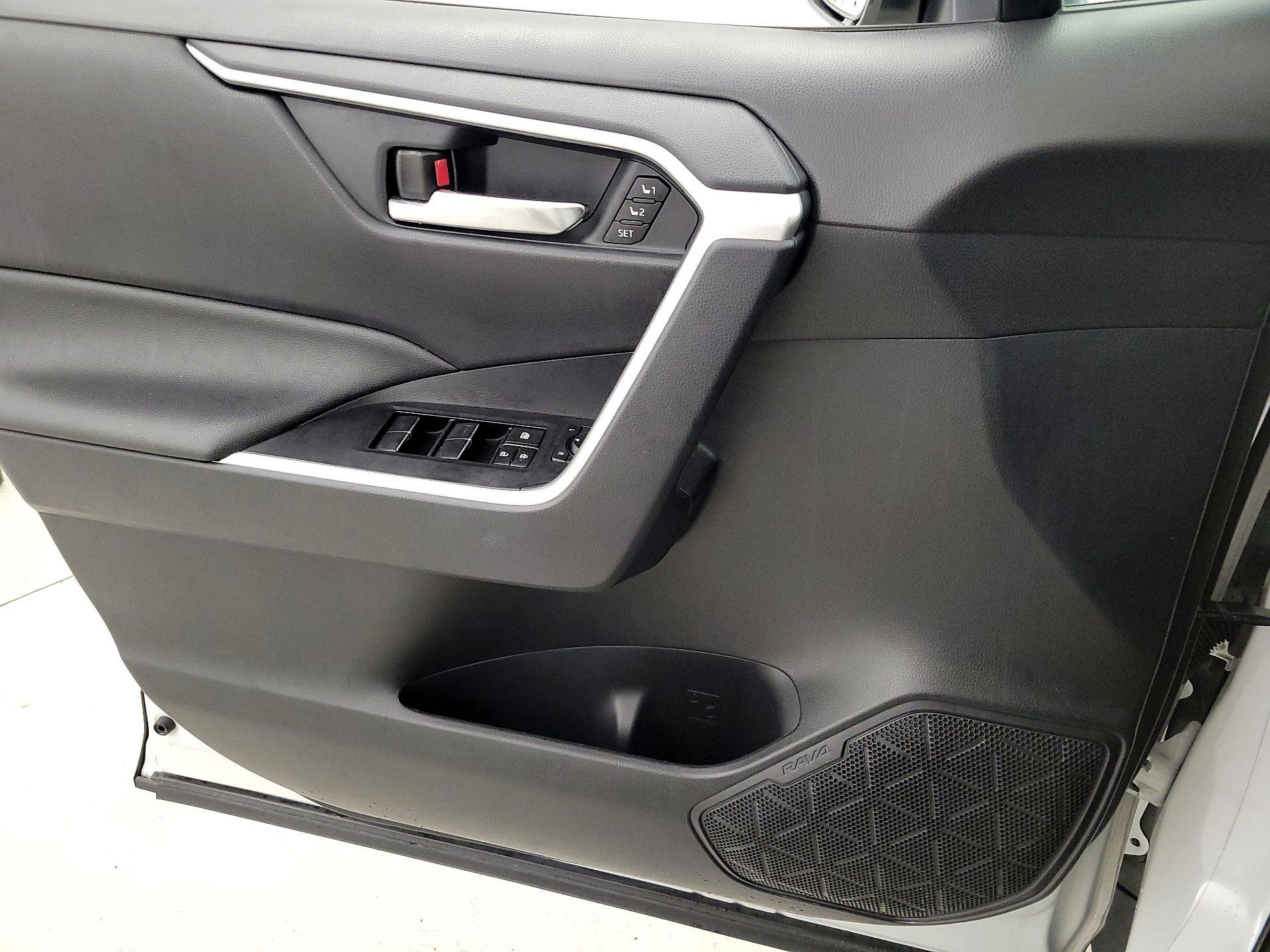 Thumbnail: 2021 Toyota RAV4 - 12