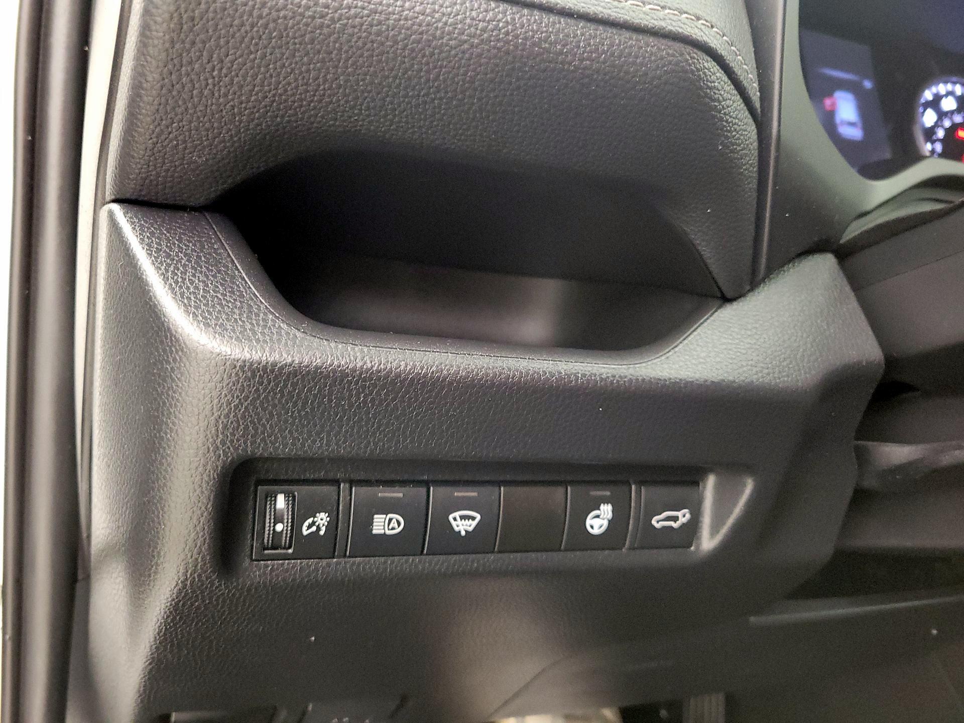 Thumbnail: 2021 Toyota RAV4 - 13