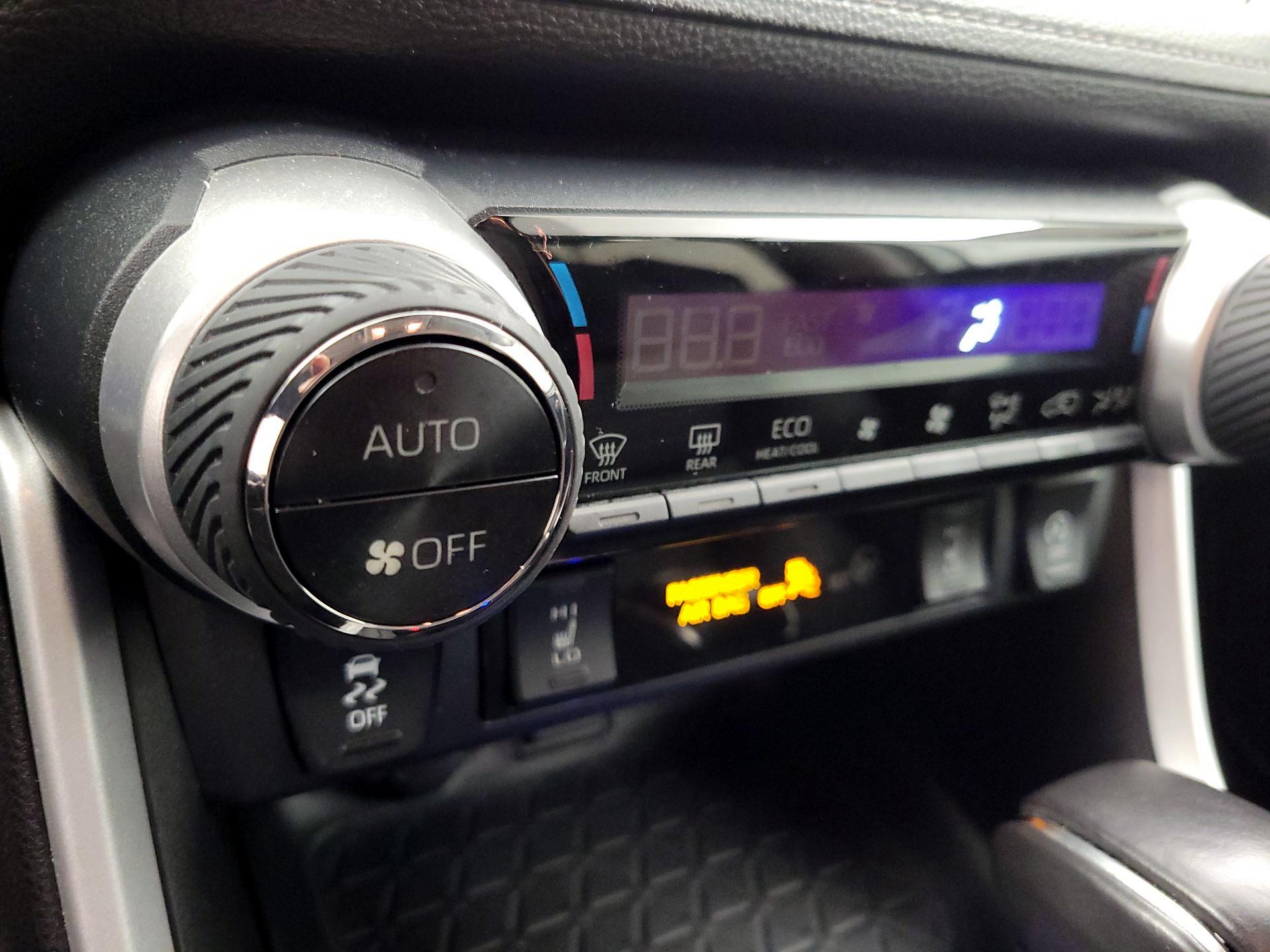 Thumbnail: 2021 Toyota RAV4 - 16