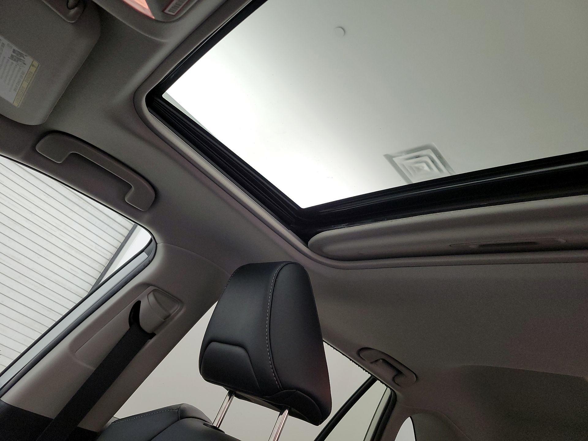 Thumbnail: 2021 Toyota RAV4 - 19