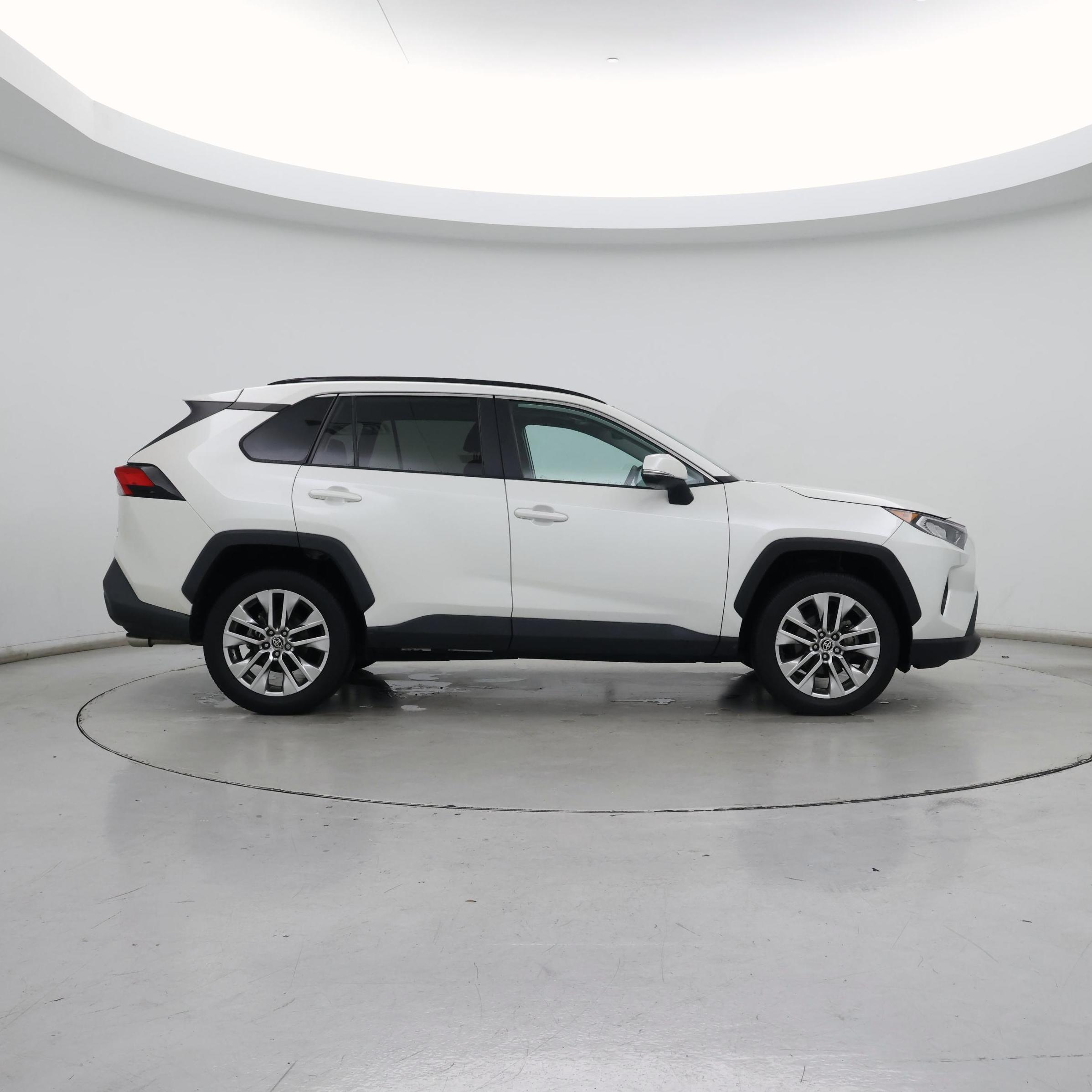 Thumbnail: 2021 Toyota RAV4 - 7